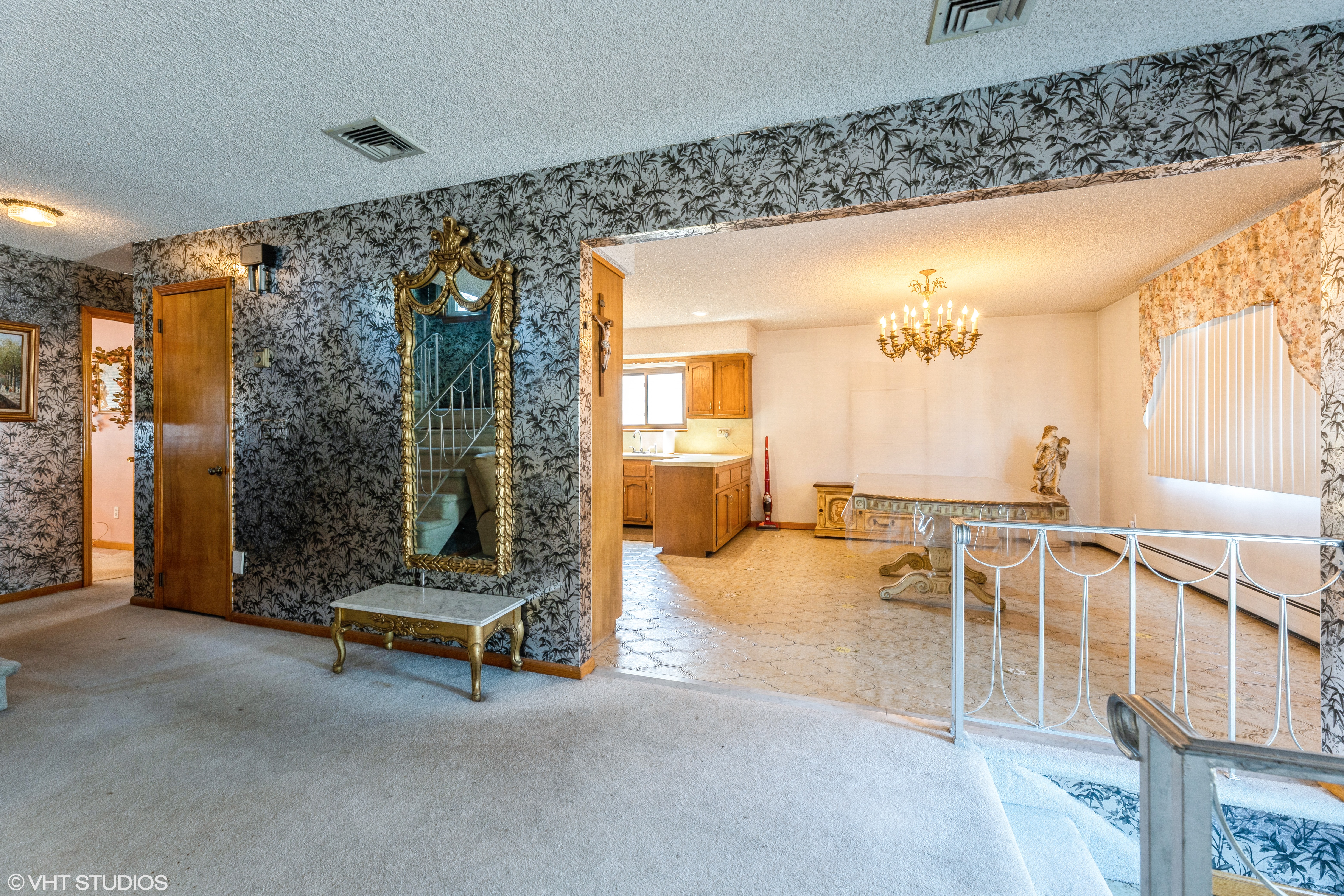 Moonachie, New Jersey, 07074, United States, 5 Bedrooms Bedrooms, ,4 BathroomsBathrooms,Residential,For Sale,1936964