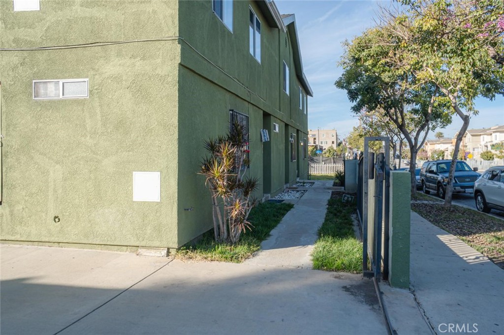 Los Angeles, California, 90061, United States, 14 Bedrooms Bedrooms, ,8 BathroomsBathrooms,Residential,For Sale,1855193