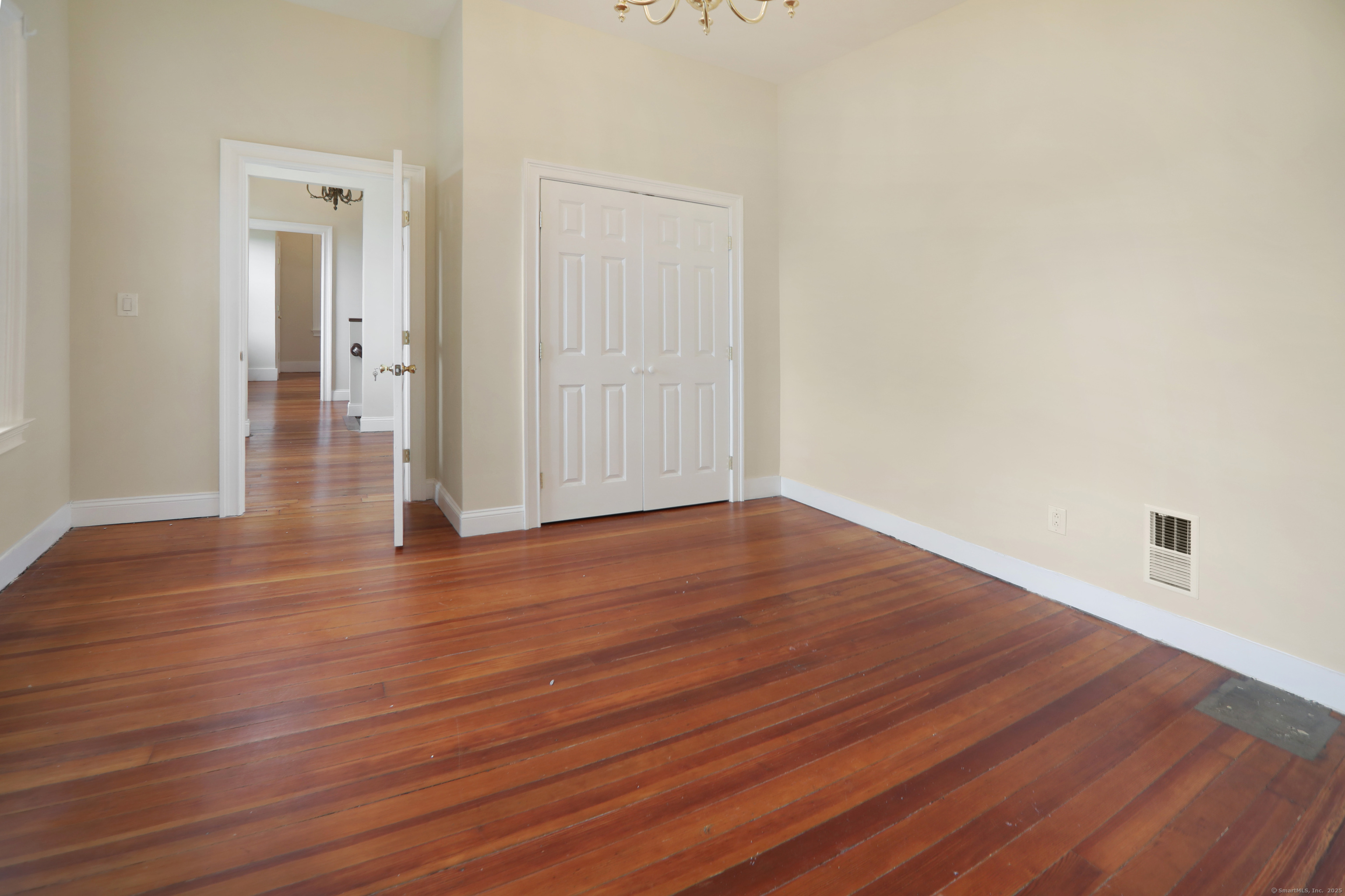 Hamden, Connecticut, 06518, United States, 9 Bedrooms Bedrooms, ,3 BathroomsBathrooms,Residential,For Sale,1940176