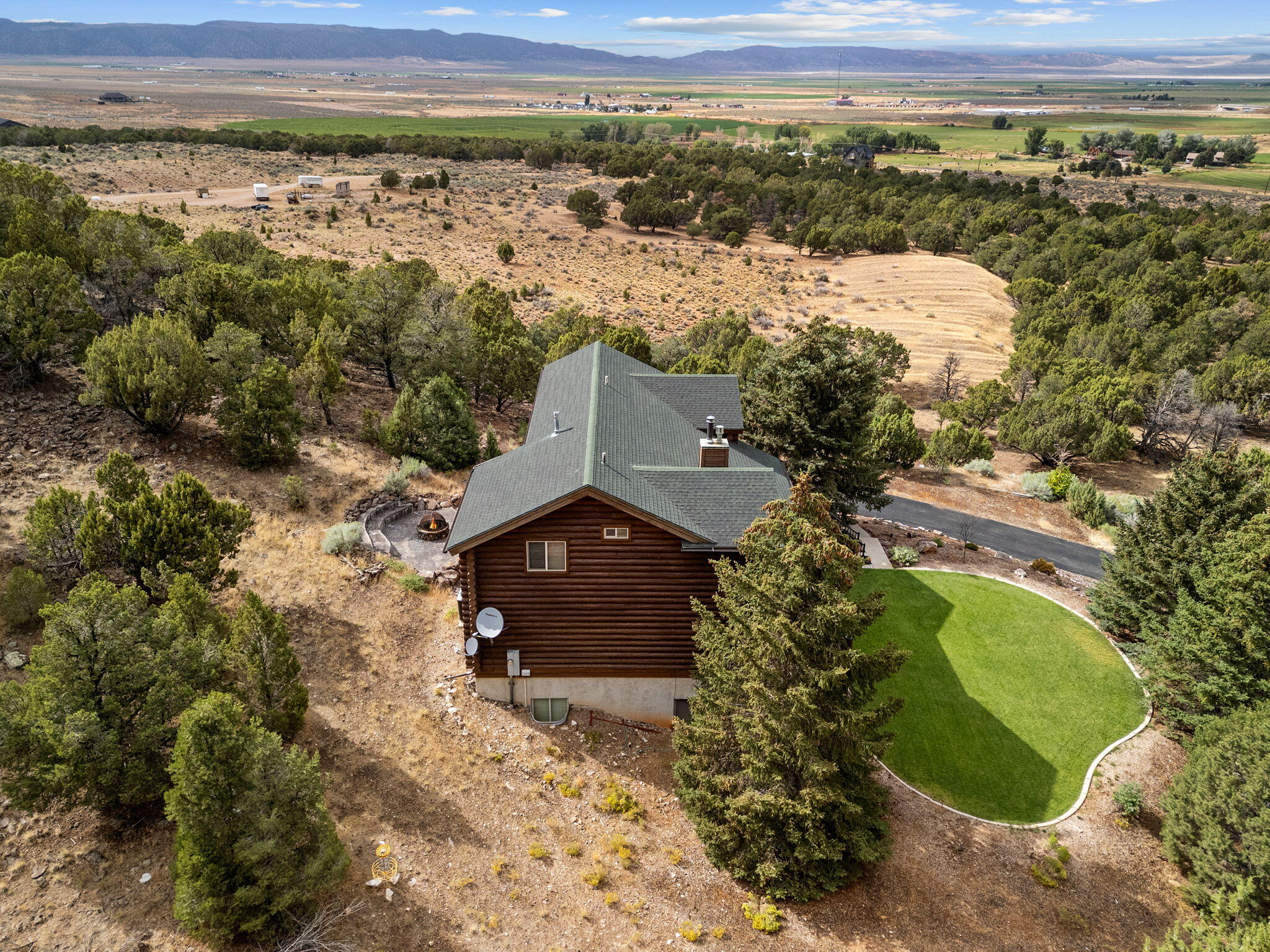 Parowan, Utah, 84761, United States, 5 Bedrooms Bedrooms, ,5 BathroomsBathrooms,Residential,For Sale,1976313