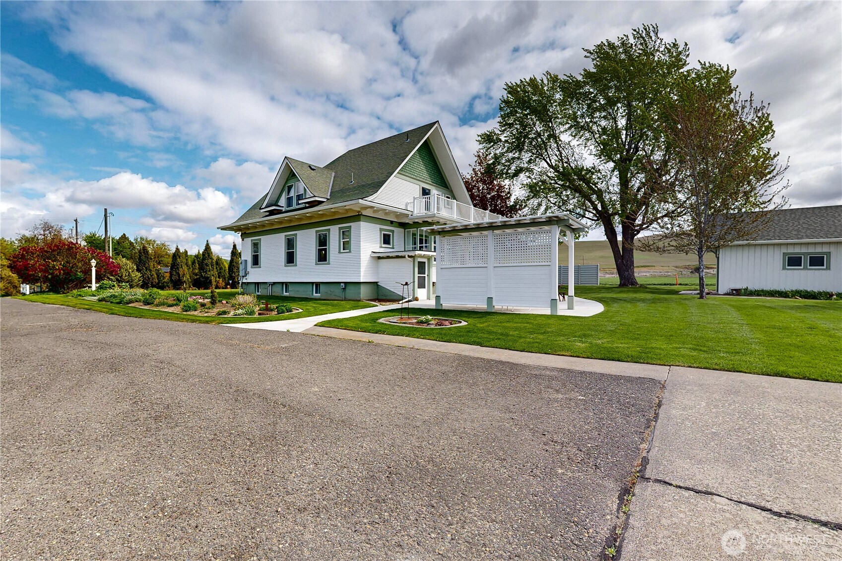 Waitsburg, Washington, 99361, United States, 4 Bedrooms Bedrooms, ,3 BathroomsBathrooms,Residential,For Sale,1793079