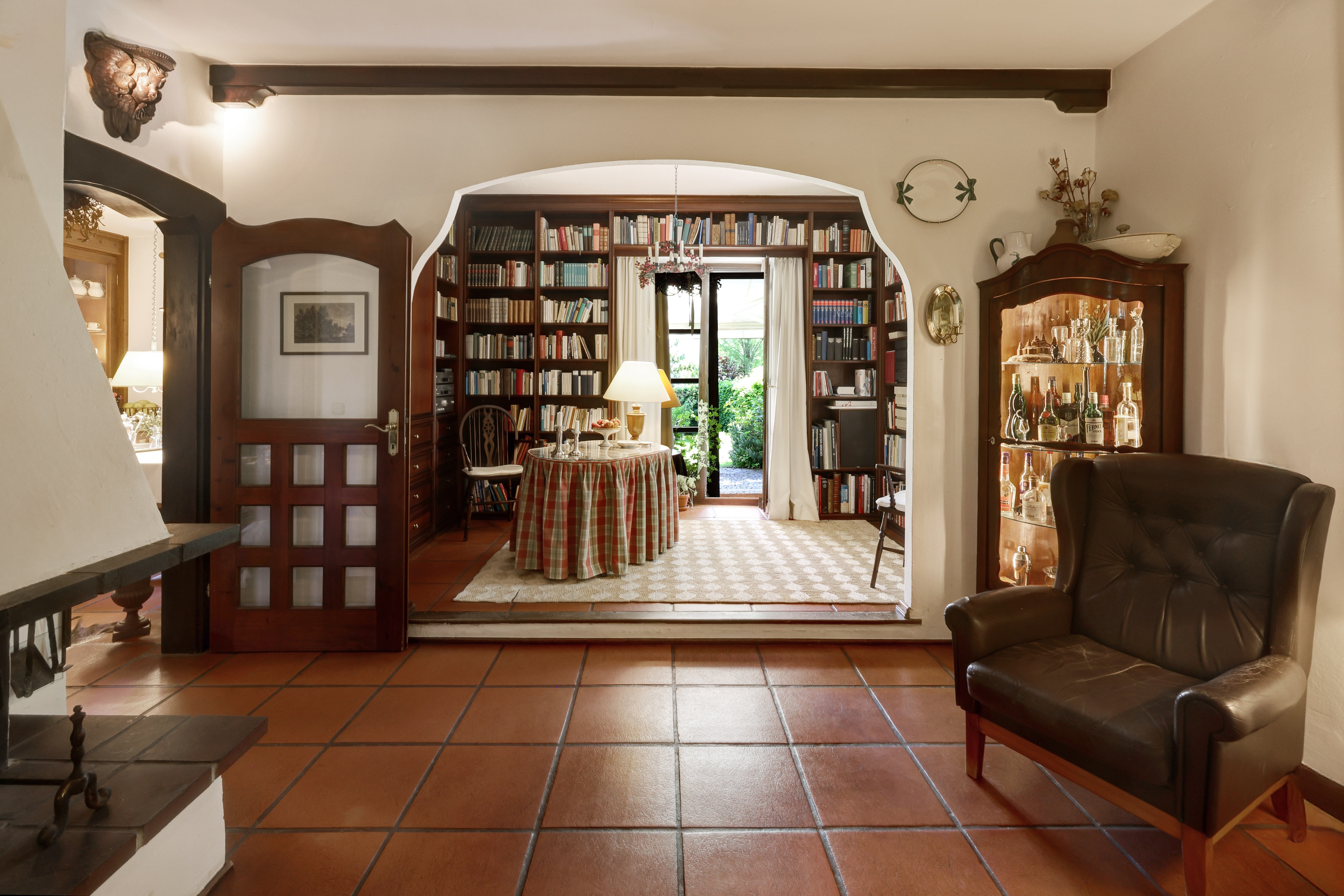  A charming country house in the traditional style—surrounded by mature trees - 物件實景