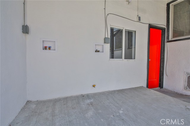Los Angeles, California, 90001, United States, 4 Bedrooms Bedrooms, ,Residential,For Sale,1928071