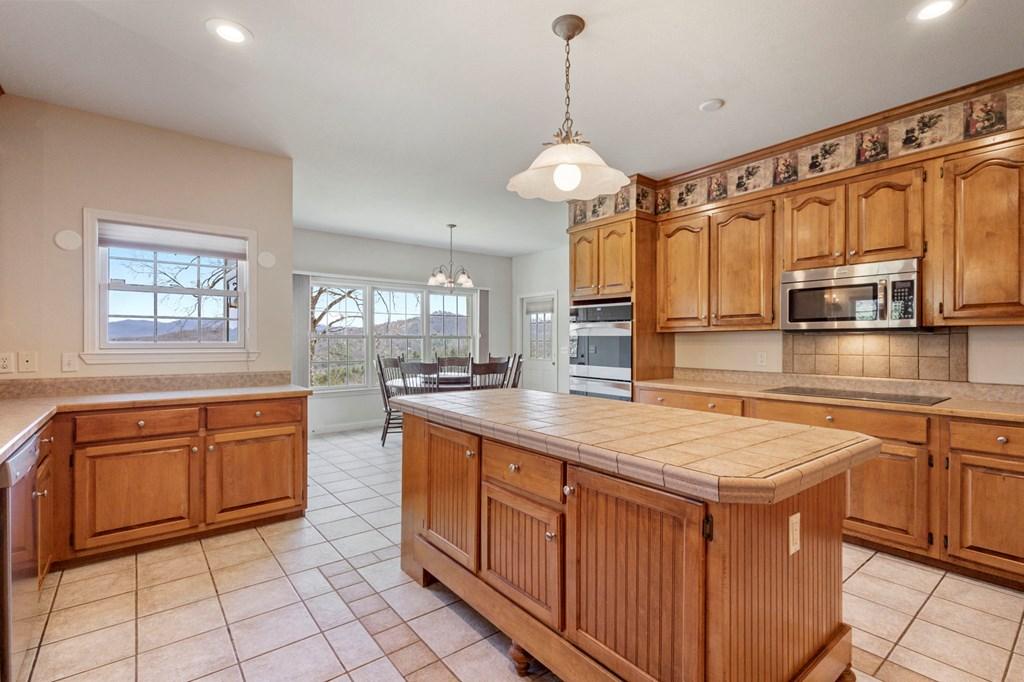 Blairsville, Georgia, 30512, United States, 5 Bedrooms Bedrooms, ,4 BathroomsBathrooms,Residential,For Sale,1770772