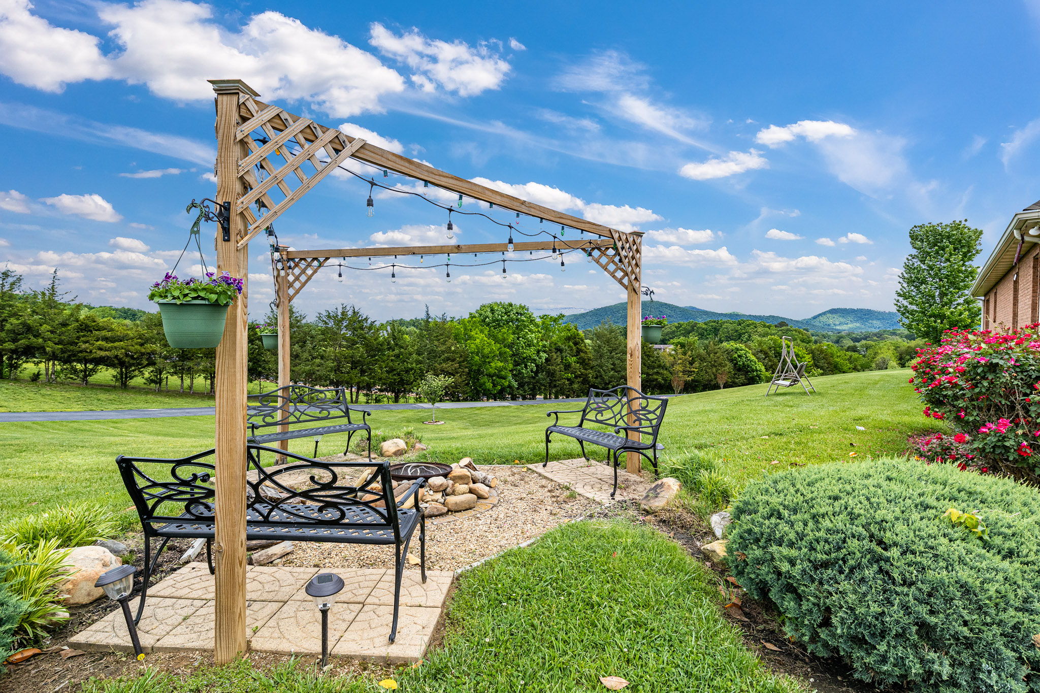 Sevierville, Tennessee, 37876, United States, 3 Bedrooms Bedrooms, ,3 BathroomsBathrooms,Residential,For Sale,1979818