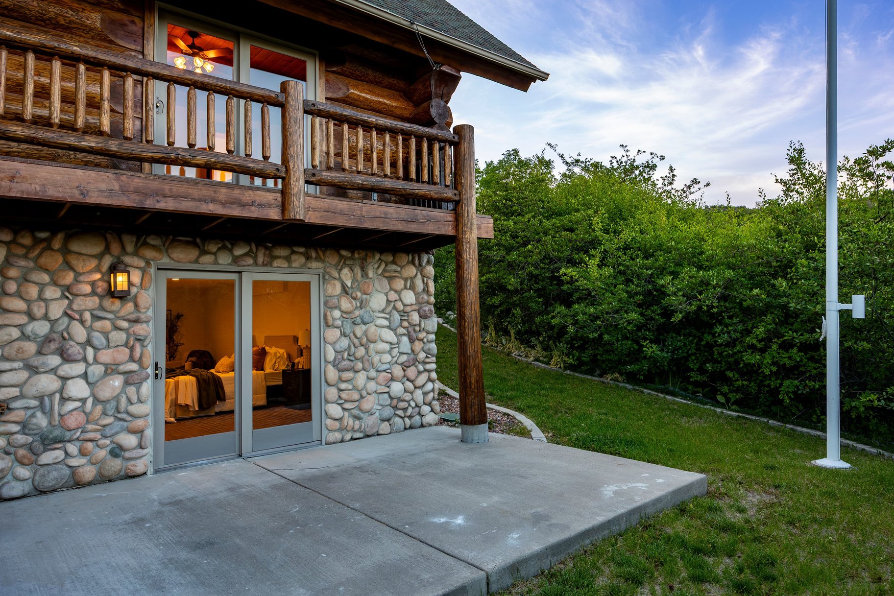  Refined Mountain Home on 1.27 Acres Near Snowbasin - 物件實景
