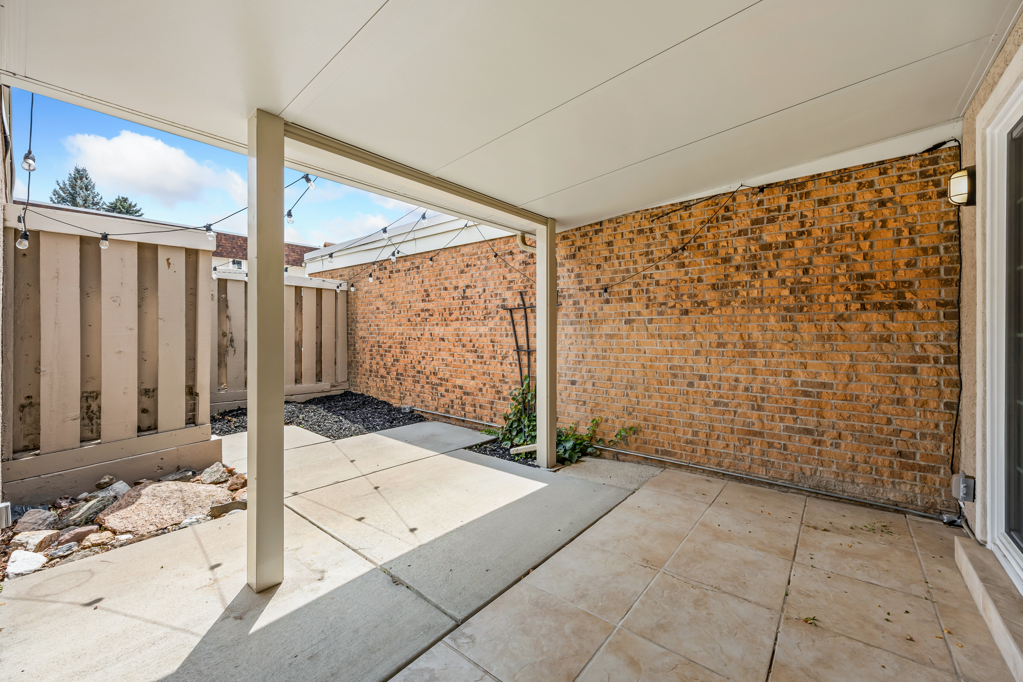  Beautifully renovated home in the desirable Three Fountains community - 物件實景