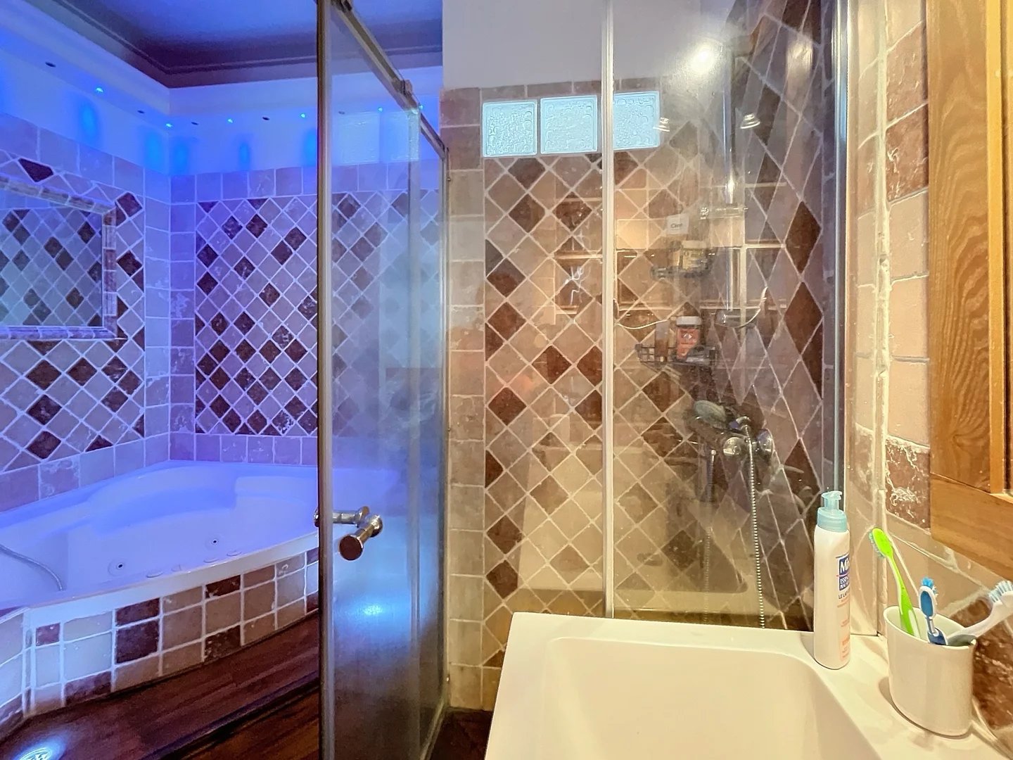 Le Cannet, Provence-Alpes-Côte d?Azur, 06110, FR, 4 Bedrooms Bedrooms, ,2 BathroomsBathrooms,Residential,For Sale,1627264