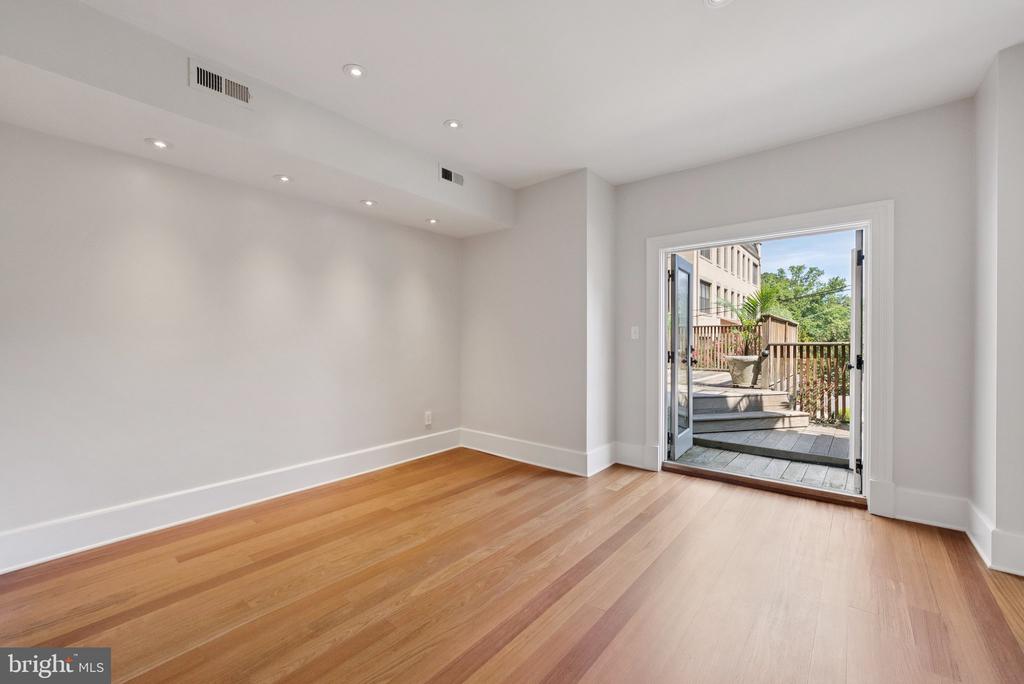 Washington, District of Columbia, 20009, United States, 4 Bedrooms Bedrooms, ,4 BathroomsBathrooms,Residential,For Sale,1902983