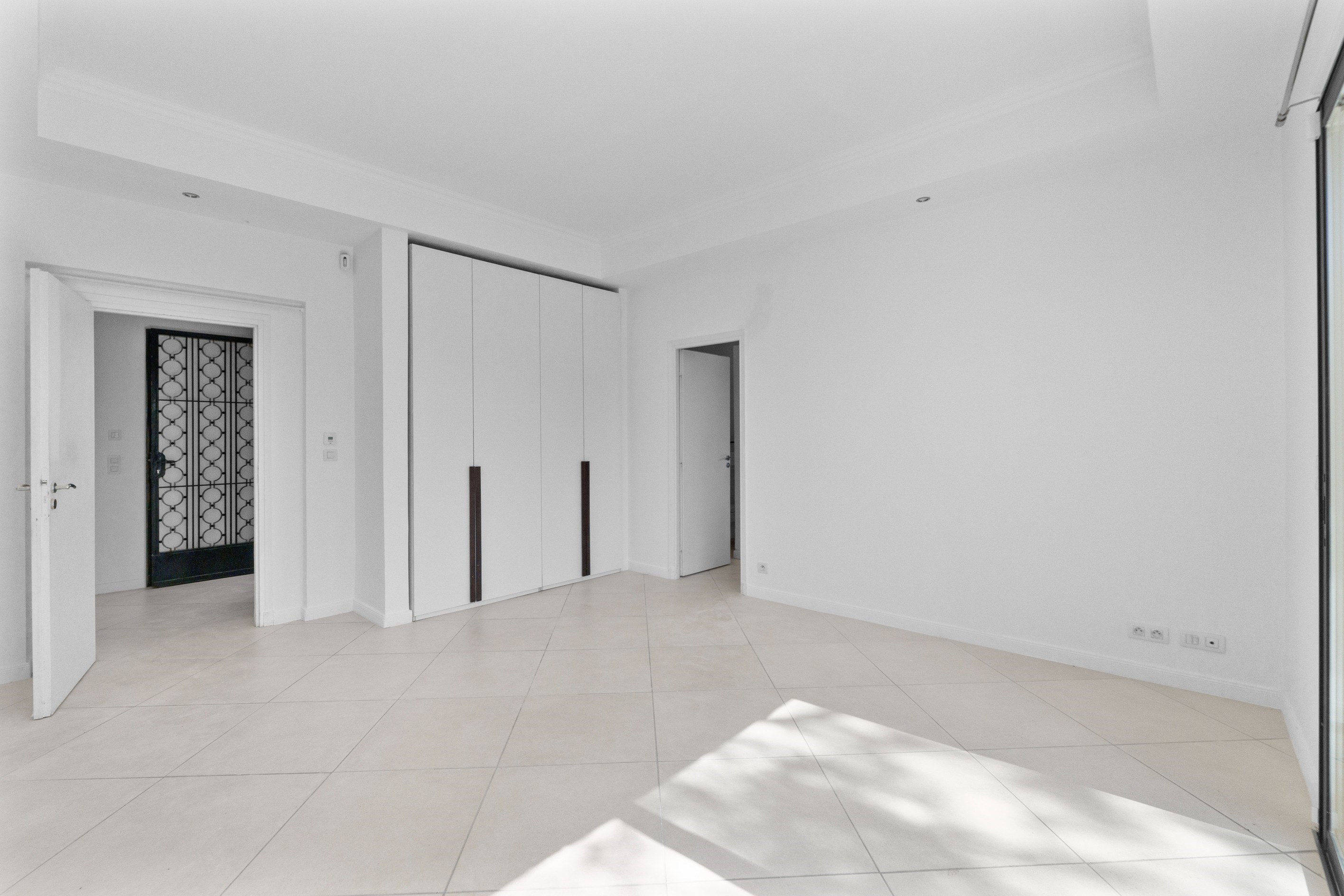  Contemporary single-storey villa with pool and pétanque court for sale in Mougi… - 物件實景