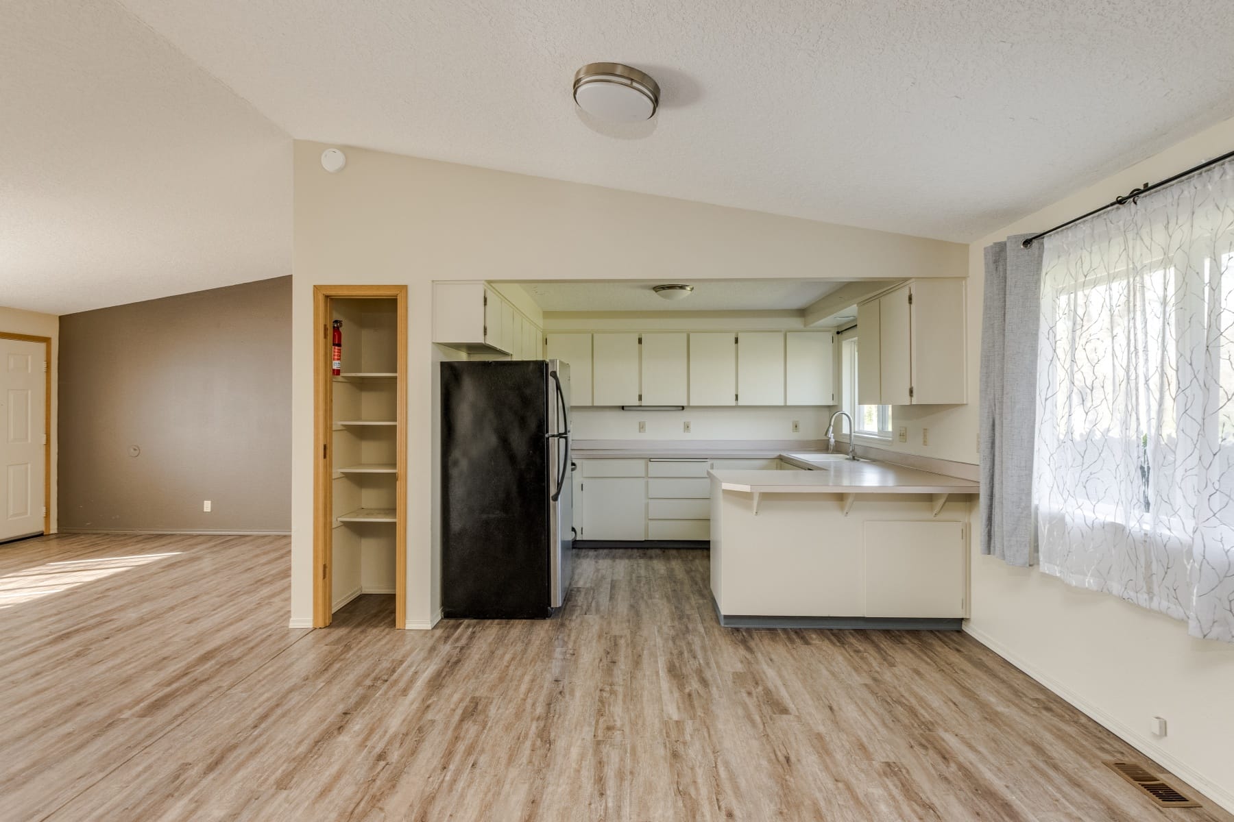  19330 NW GILLIHAN RD Portland, OR 97231 - 物件實景