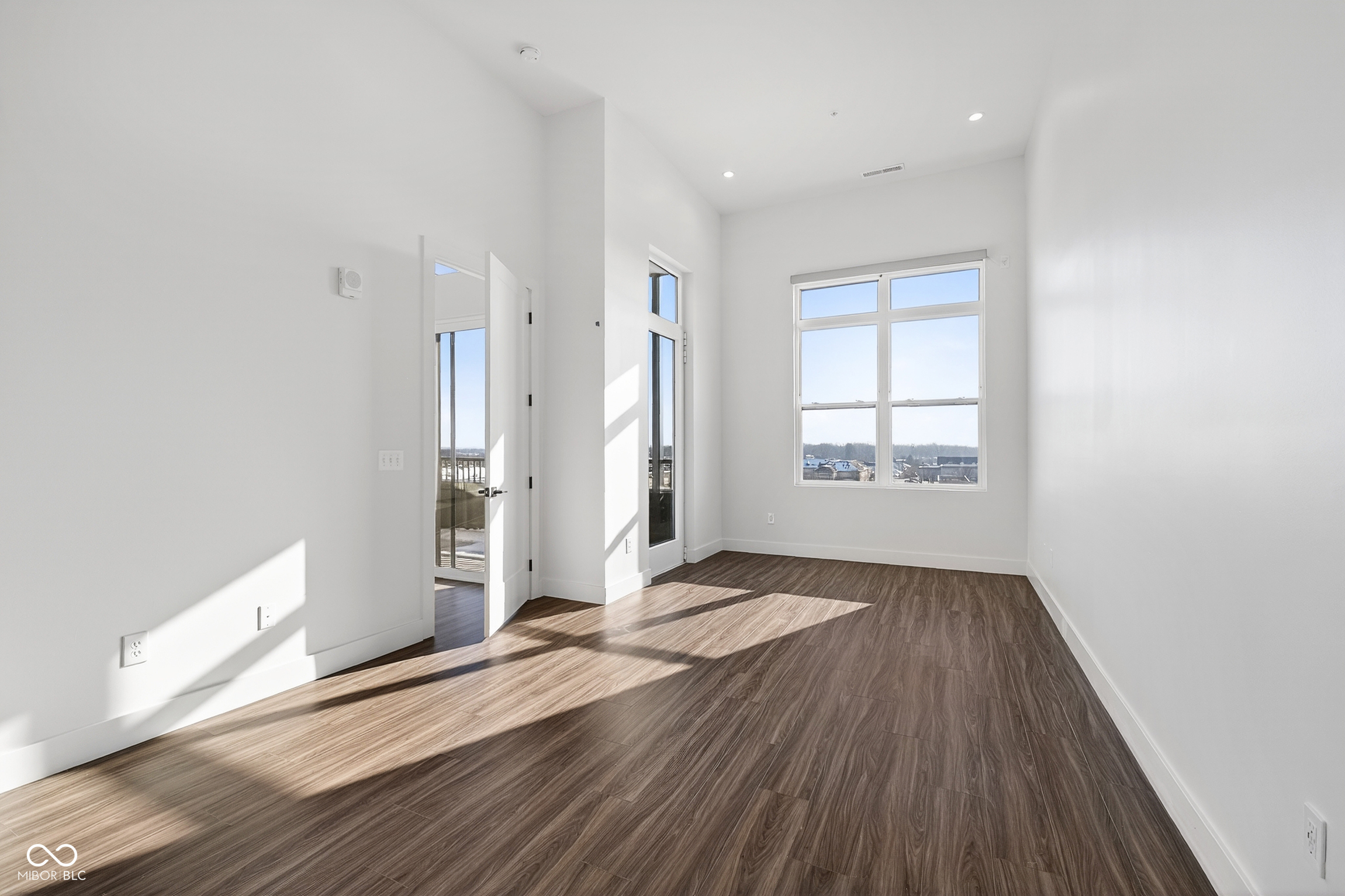 Carmel, Indiana, 46032, United States, 2 Bedrooms Bedrooms, ,3 BathroomsBathrooms,Residential,For Sale,1977129