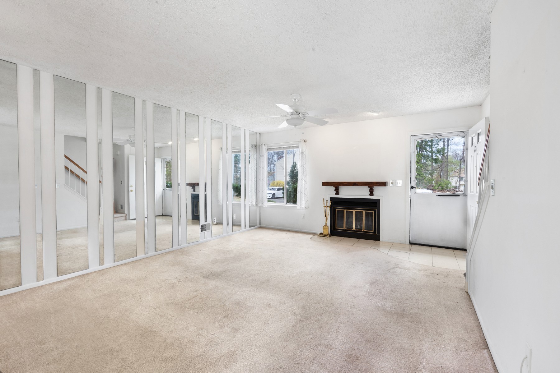  ?Westbrook Woods? Well Maintained Townhome - 物件實景