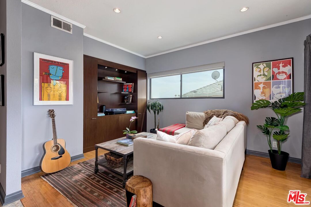 West Hollywood, California, 90069, United States, 2 Bedrooms Bedrooms, ,2 BathroomsBathrooms,Residential,For Sale,1819033