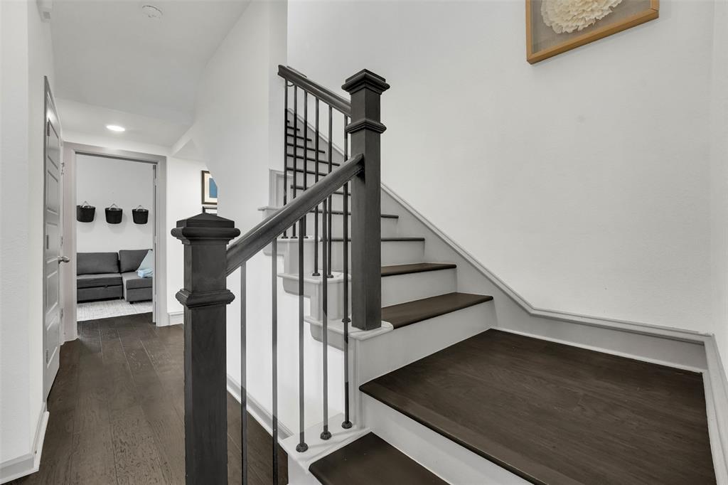 Dallas, Texas, 75212, United States, 3 Bedrooms Bedrooms, ,4 BathroomsBathrooms,Residential,For Sale,1897379