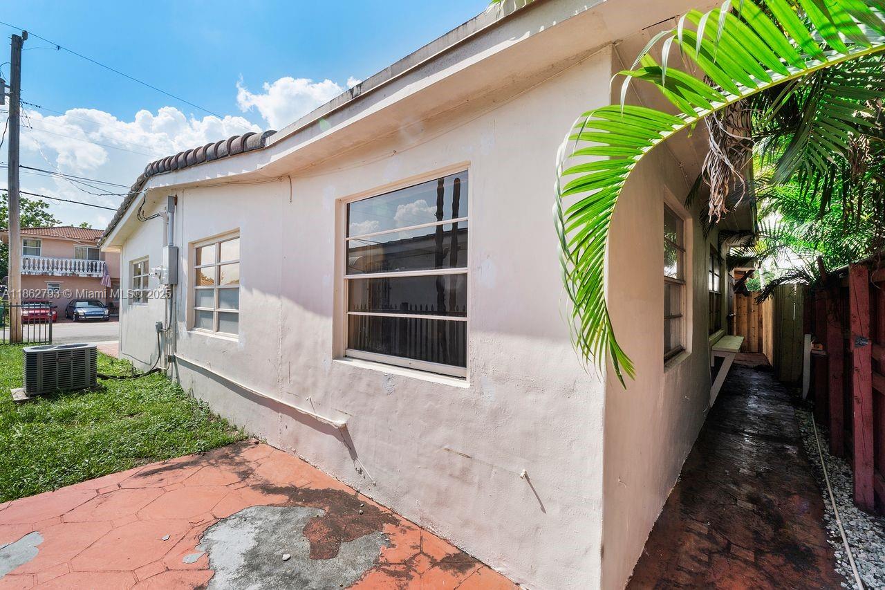 Miami, Florida, 33134, United States, 3 Bedrooms Bedrooms, ,1 BathroomBathrooms,Residential,For Sale,1938840
