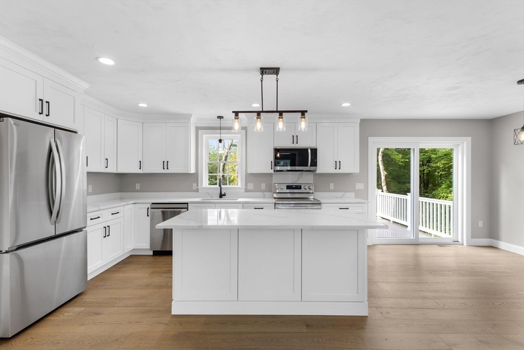 Lakeville, Massachusetts, 02347, United States, 3 Bedrooms Bedrooms, ,3 BathroomsBathrooms,Residential,For Sale,1943021