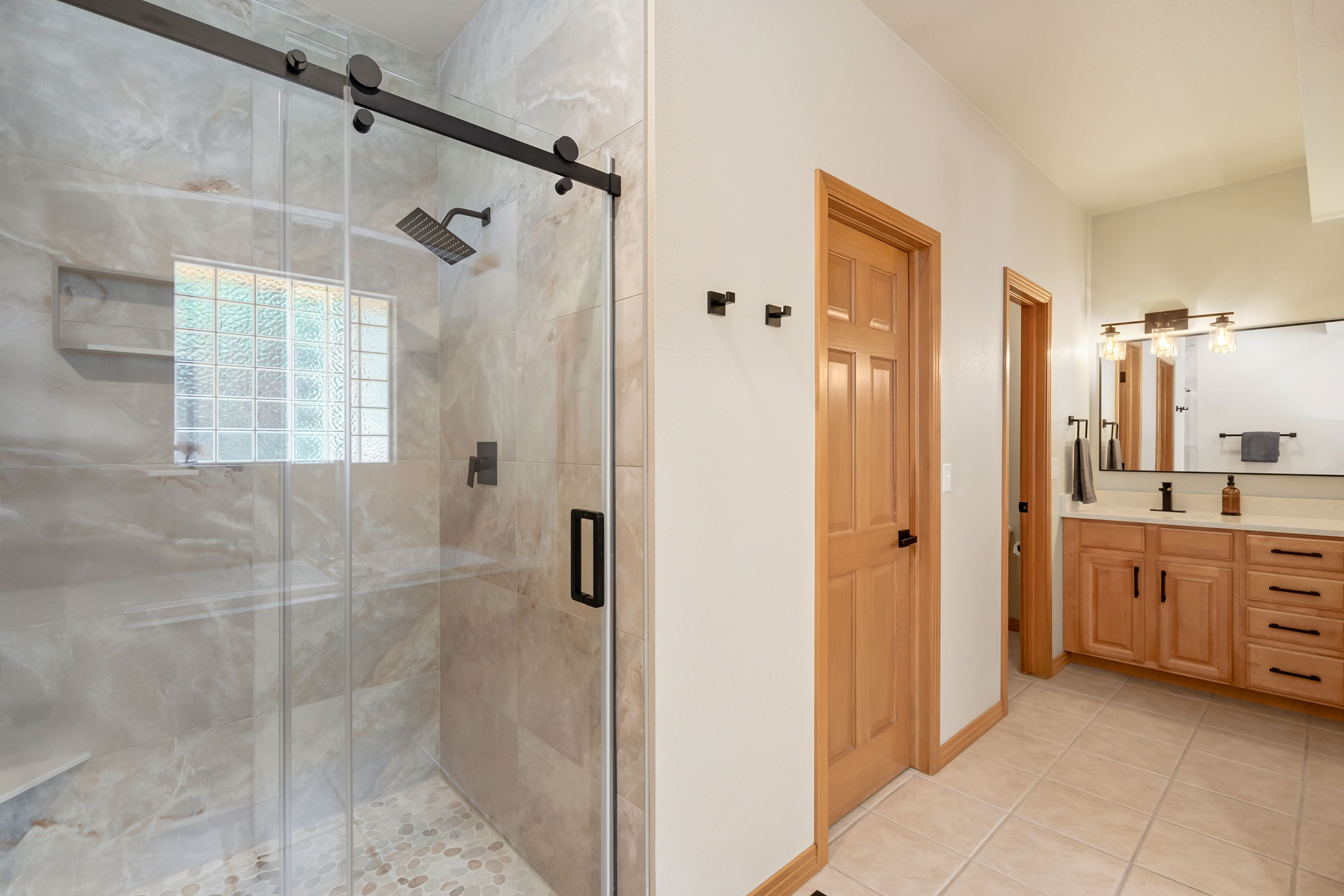  Luxuriously Renovated Home Overlooking Hole 15 of the Ptarmigan Country Club - 物件實景
