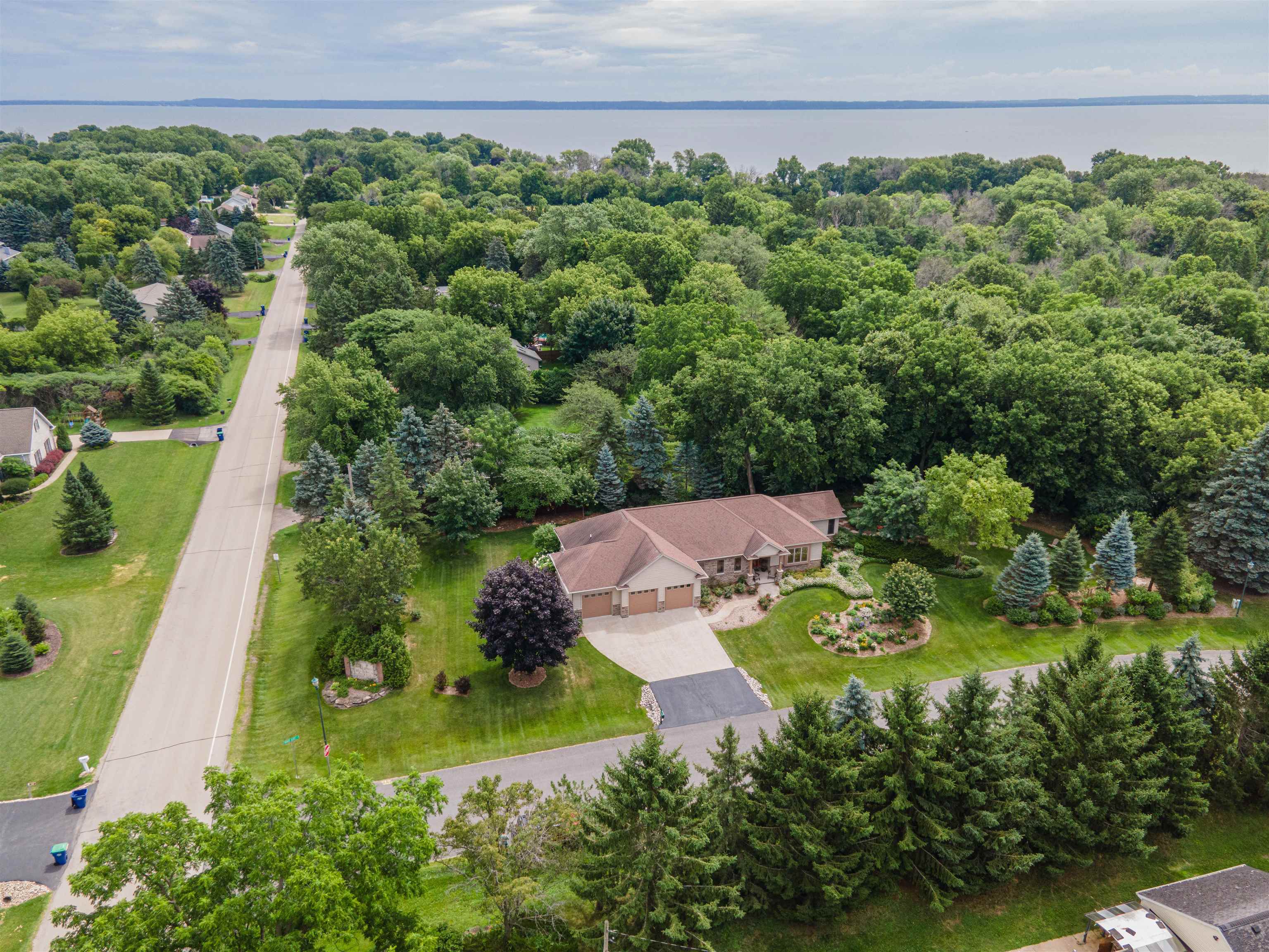 NEENAH, Wisconsin, 54956, United States, 3 Bedrooms Bedrooms, ,2 BathroomsBathrooms,Residential,For Sale,1913087