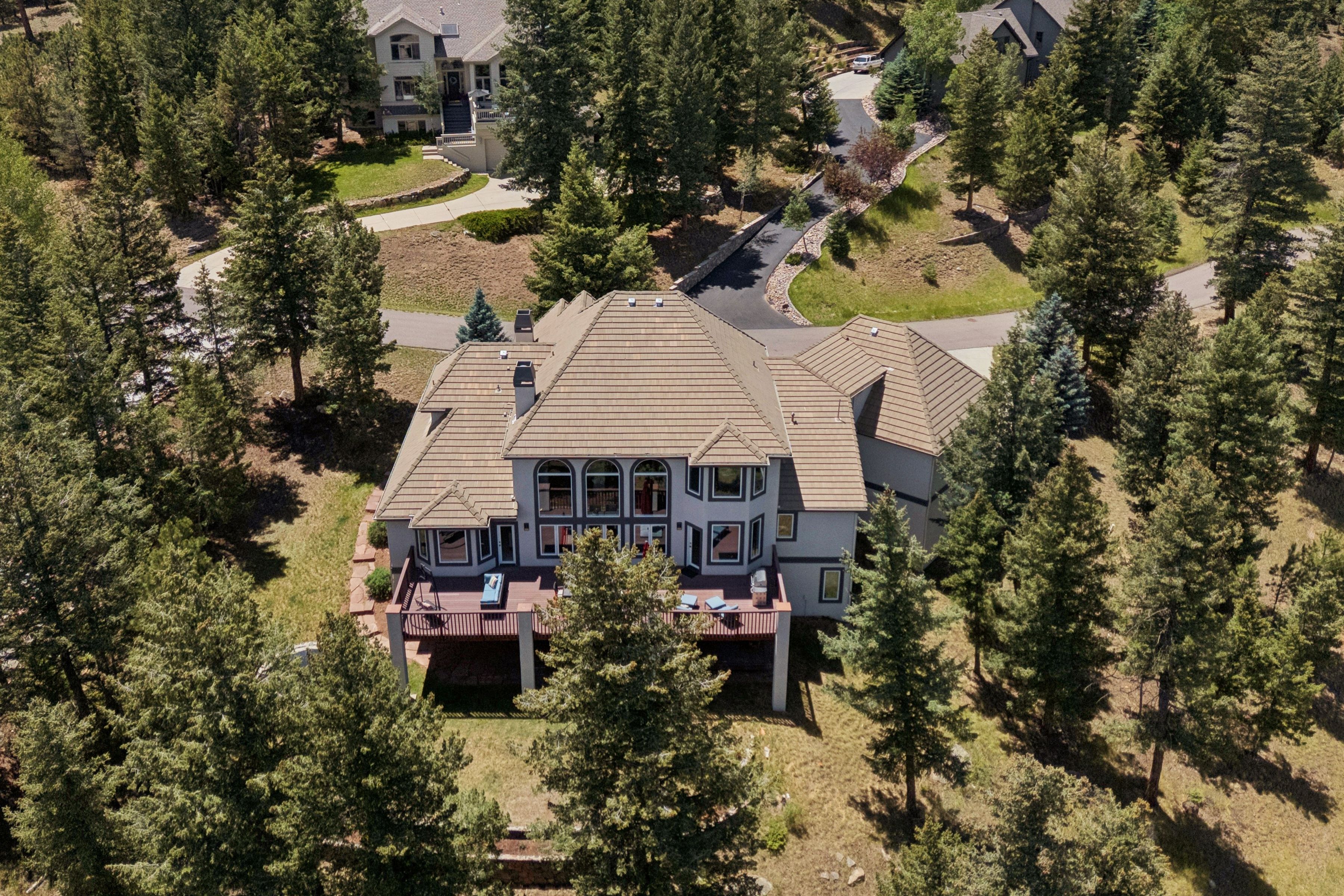  Mountain Contemporary in Highly Desirable Ridge at Hiwan - 物件實景