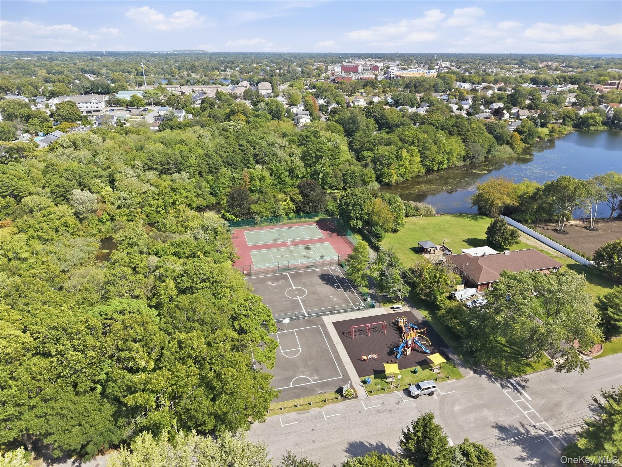  139 N Summit Avenue, Patchogue, NY, 11772 - 物件實景