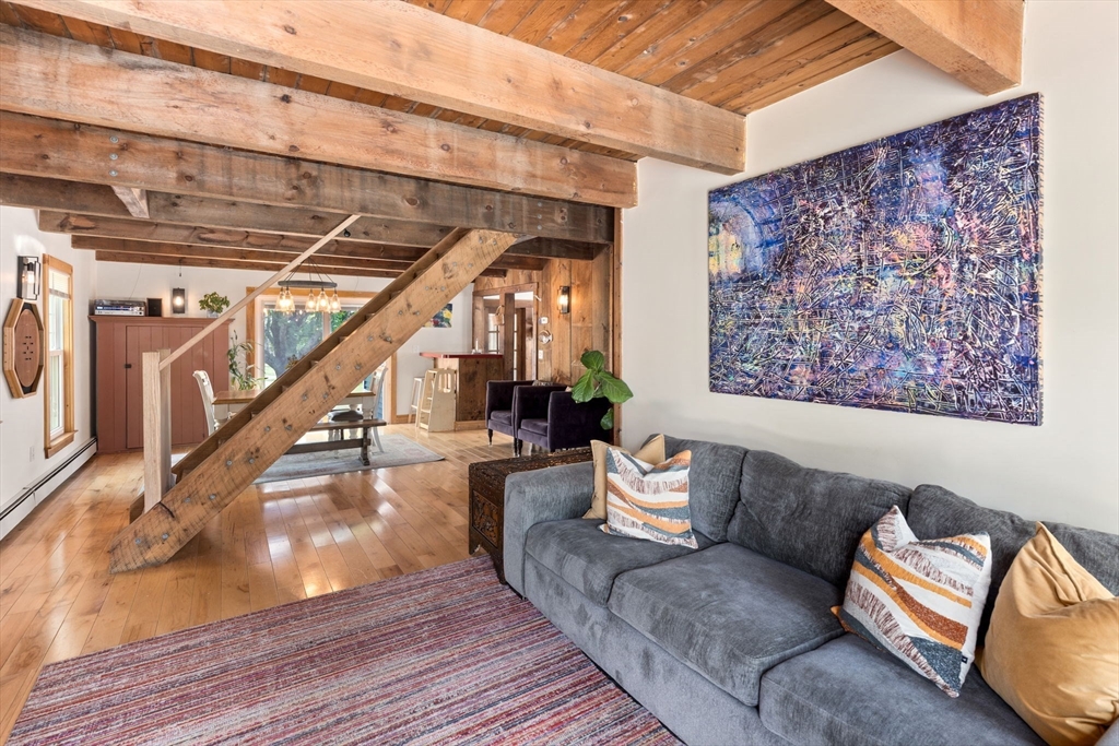 Barnstable, Massachusetts, 02648, United States, 4 Bedrooms Bedrooms, ,2 BathroomsBathrooms,Residential,For Sale,2049292
