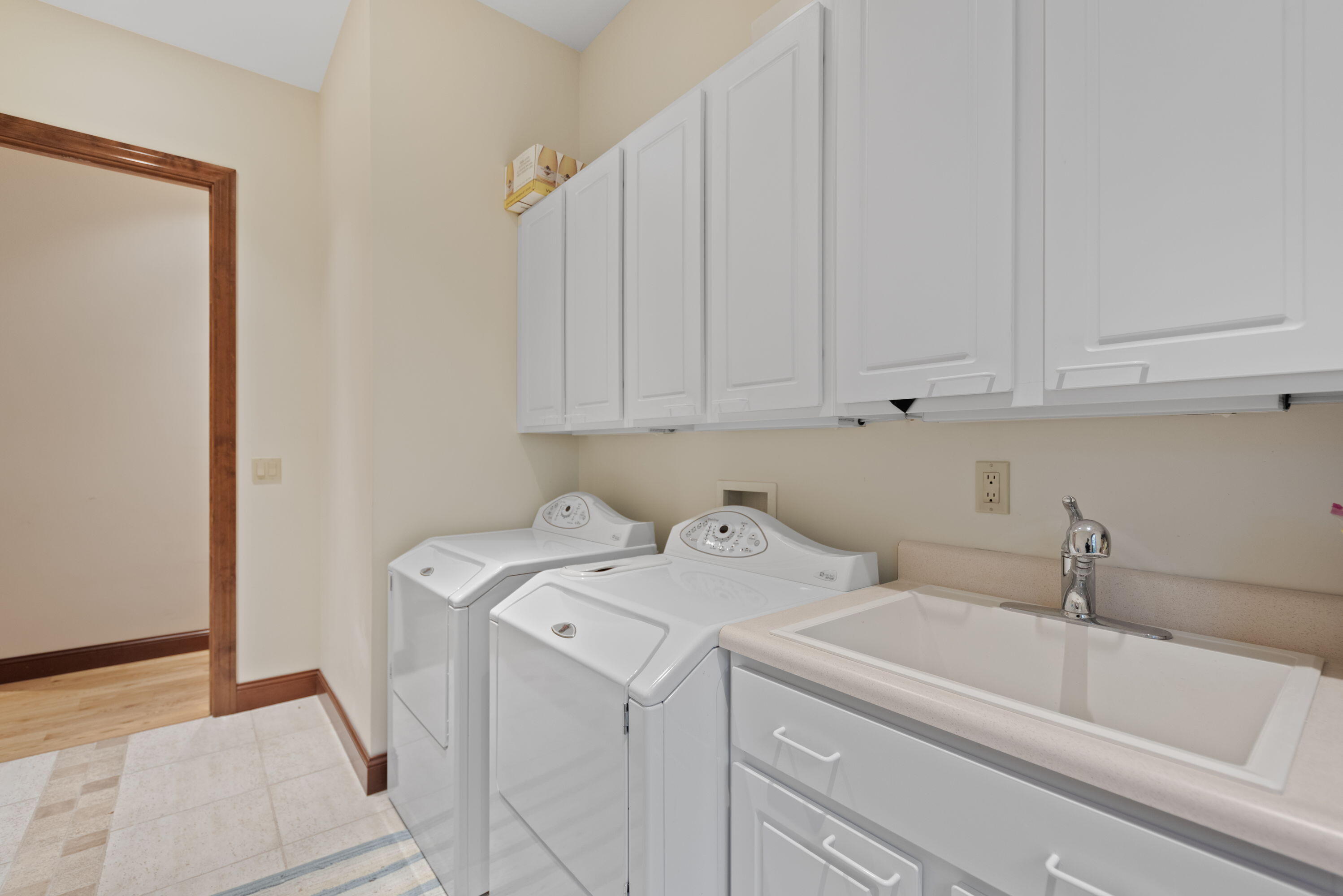 New Buffalo, Michigan, 49117, United States, 4 Bedrooms Bedrooms, ,3 BathroomsBathrooms,Residential,For Sale,1987868