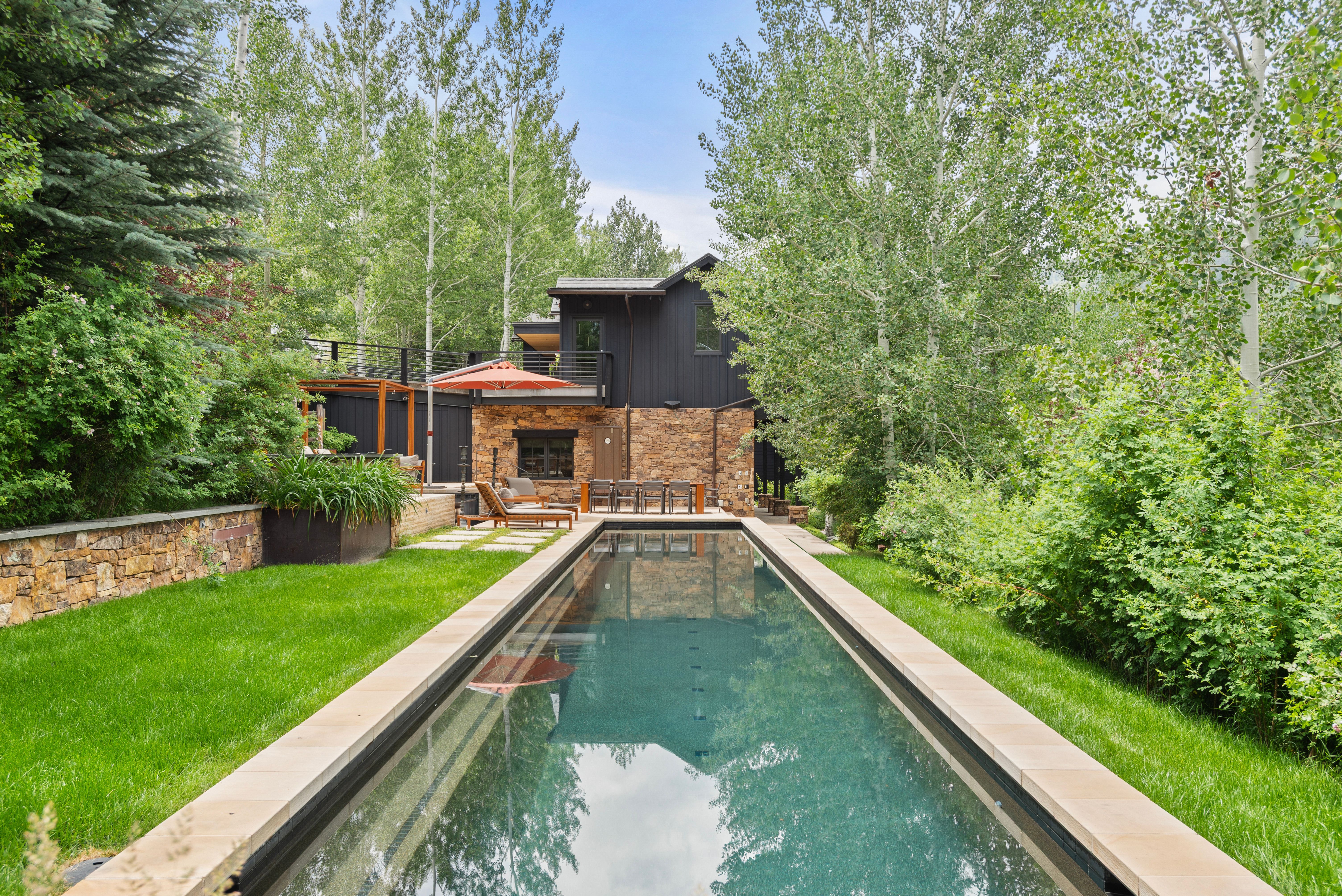  Mountainside Pool Oasis - 物件實景