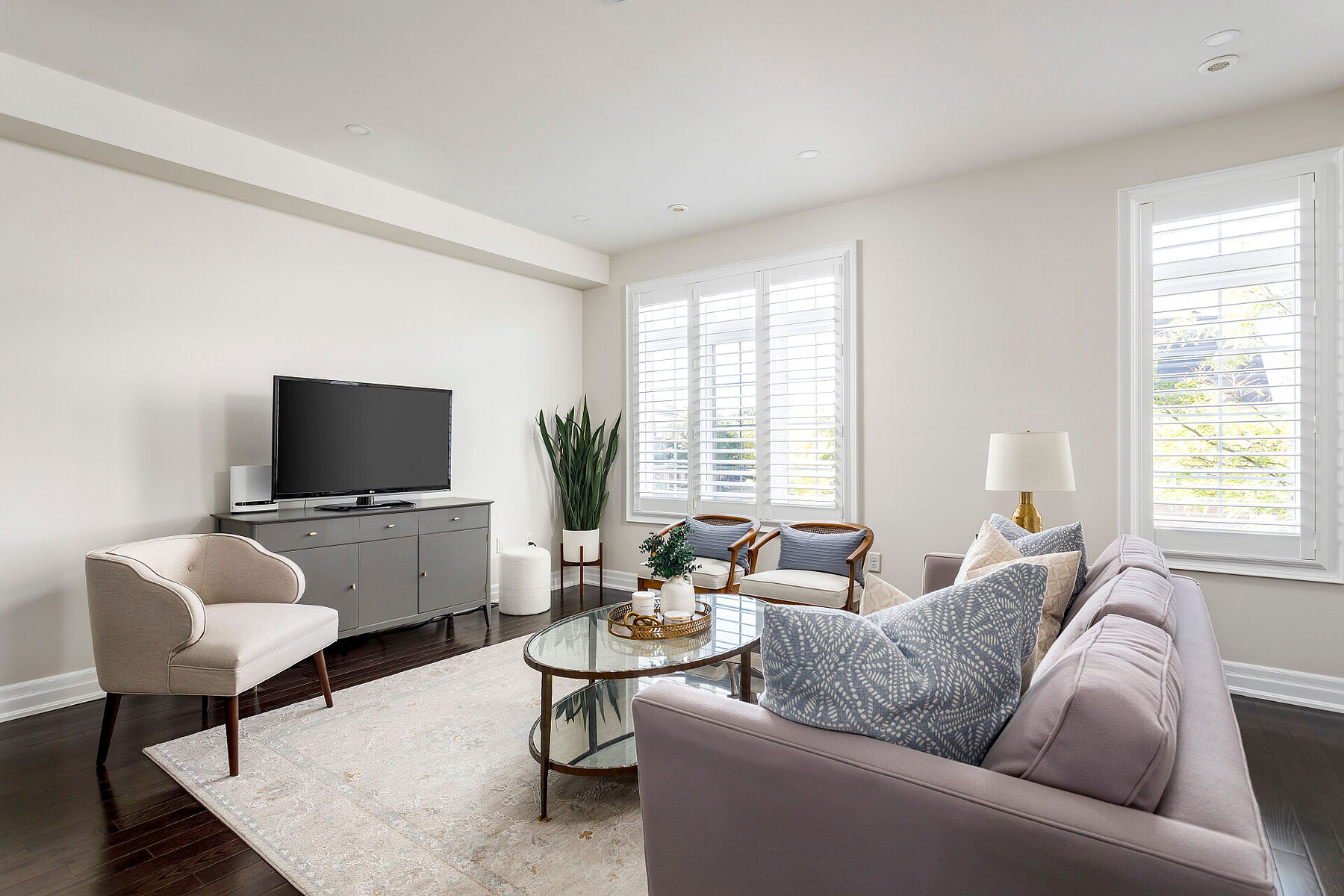  Iconic Lakeview Townhome - 物件實景