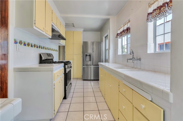 South Gate, California, 90280, United States, 4 Bedrooms Bedrooms, ,Residential,For Sale,1943165