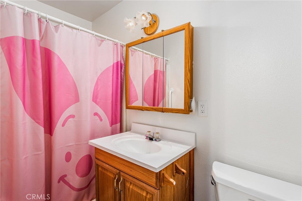 Oak Hills, California, 92344, United States, 3 Bedrooms Bedrooms, ,4 BathroomsBathrooms,Residential,For Sale,1974098