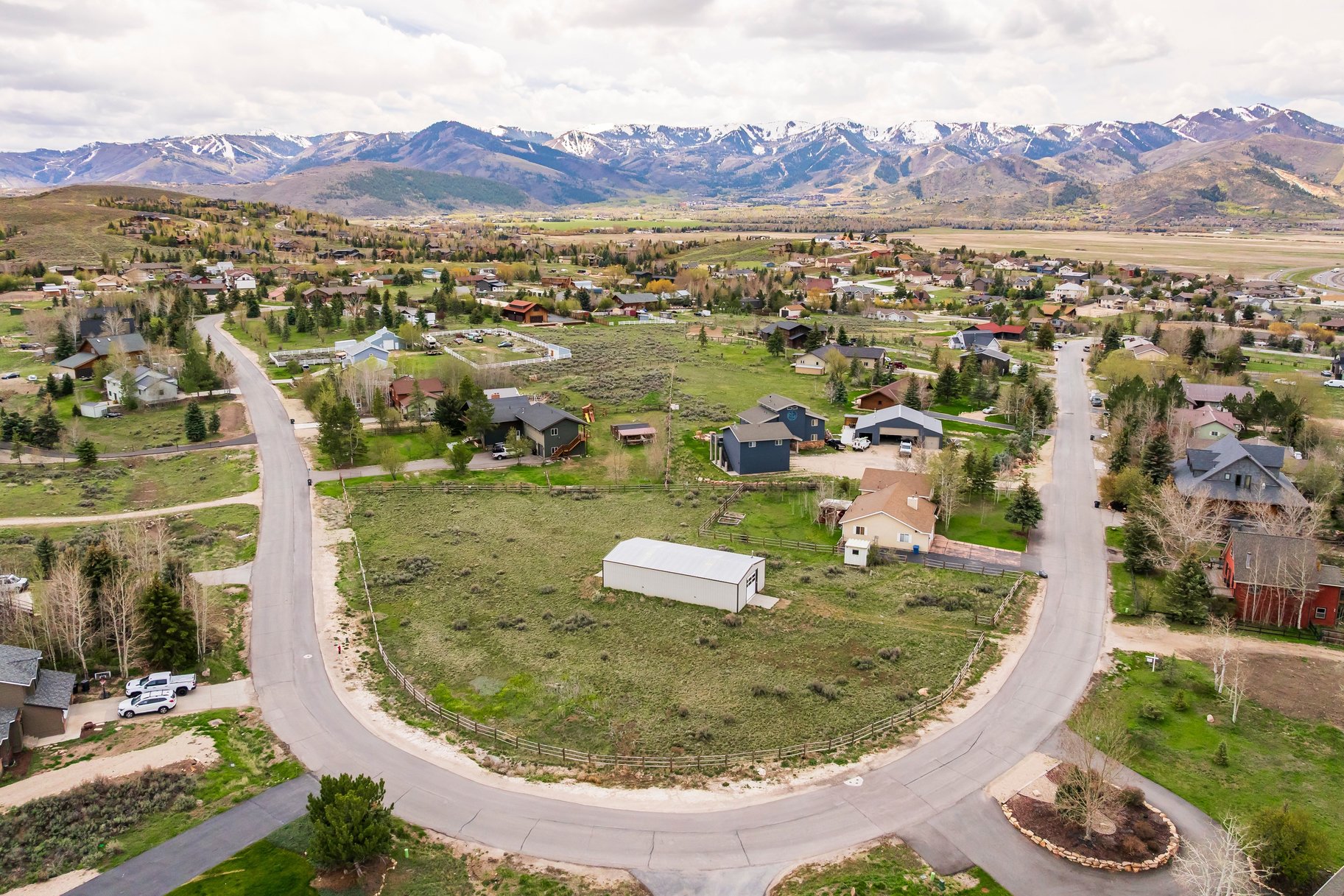  2 Acres  1,800 SF Barn  Minimal HOA  Park City School District — Bring Your V - 物件實景