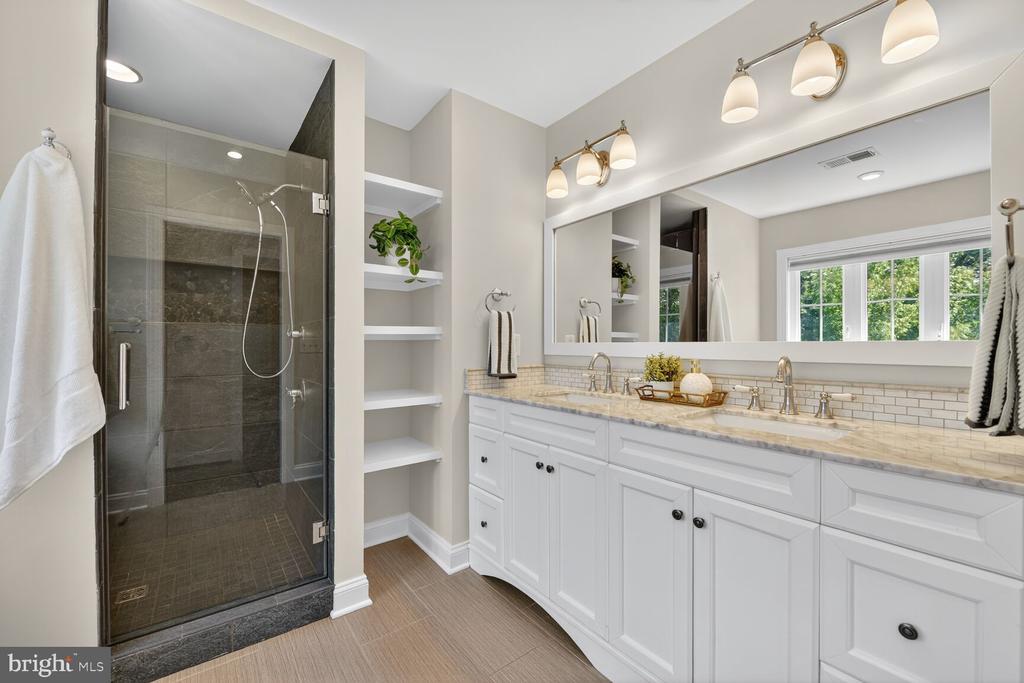 Arlington, Virginia, 22213, United States, 5 Bedrooms Bedrooms, ,5 BathroomsBathrooms,Residential,For Sale,1982488