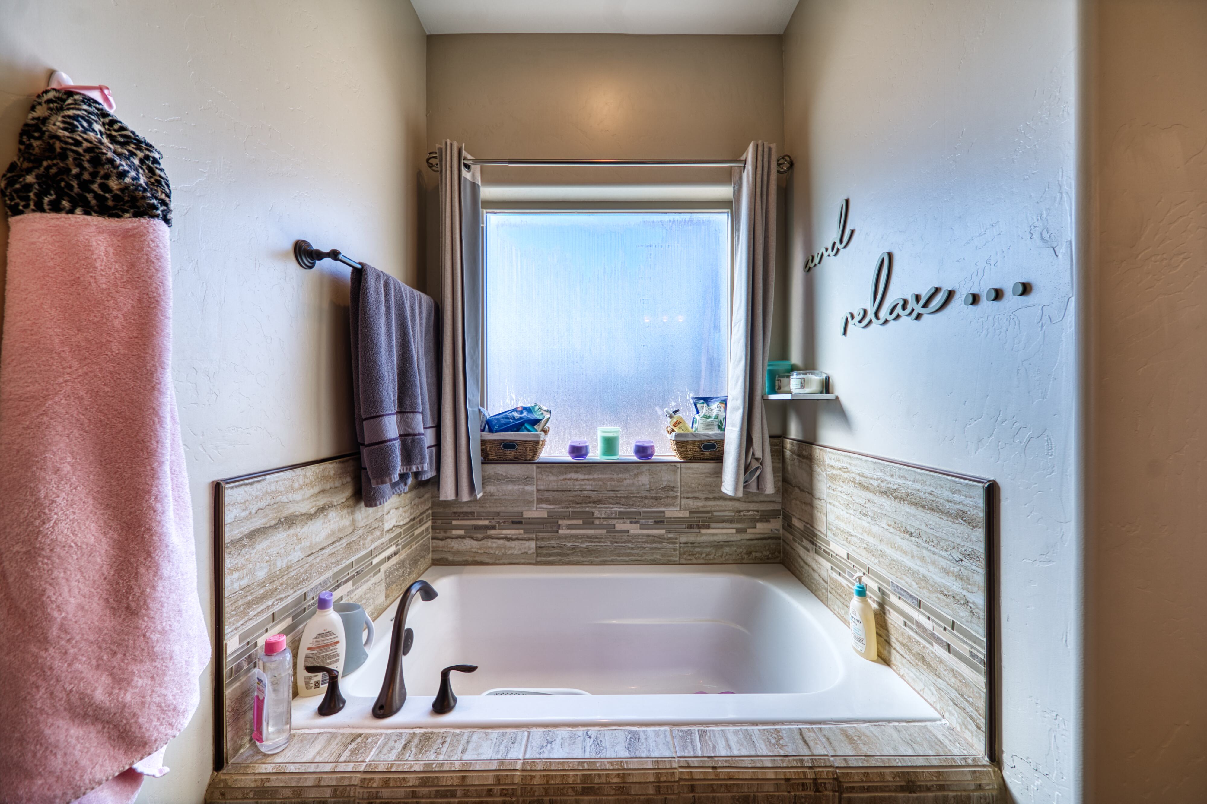 Carlsbad, New Mexico, 88220, United States, 4 Bedrooms Bedrooms, ,3 BathroomsBathrooms,Residential,For Sale,1975049