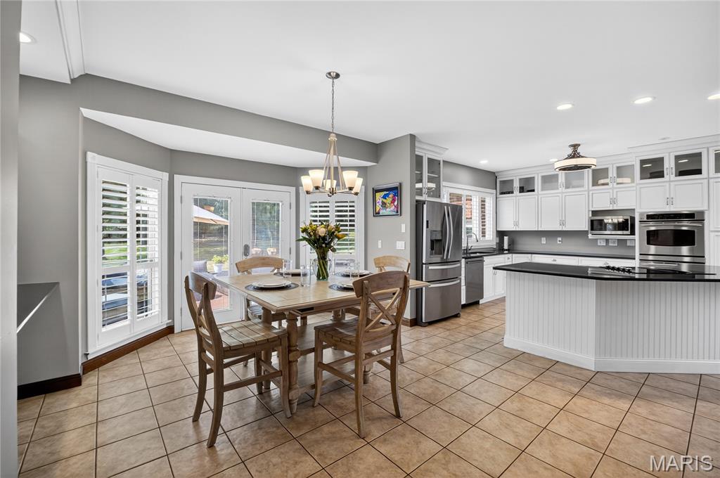 St Charles, Missouri, 63301, United States, 4 Bedrooms Bedrooms, ,4 BathroomsBathrooms,Residential,For Sale,1902113