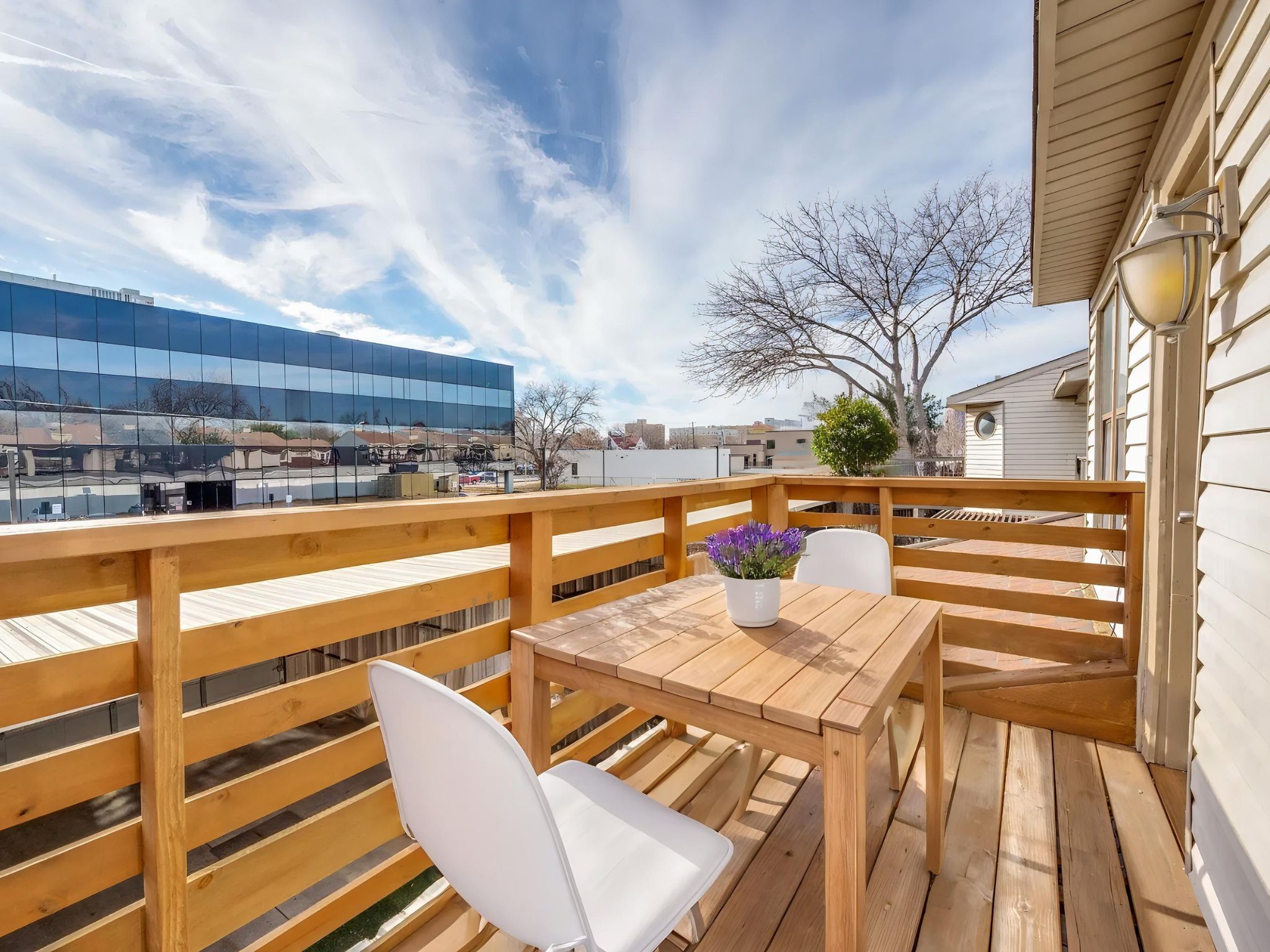  Move-In Ready Townhome: Prime Location, and Private Outdoor Space - 物件實景