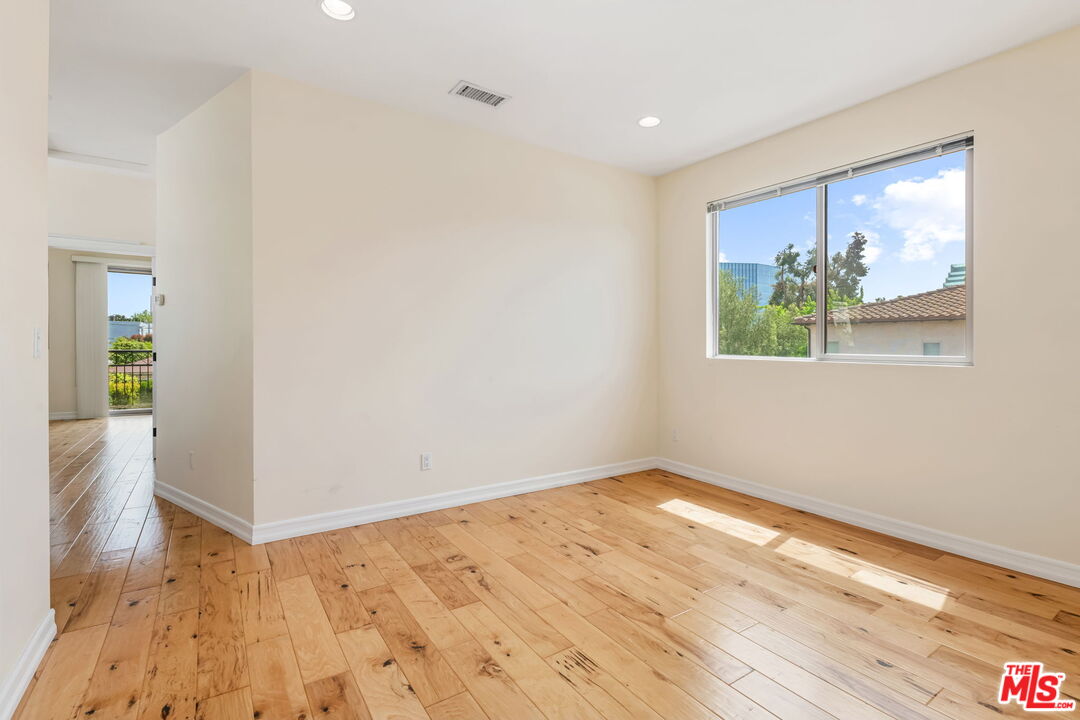 Los Angeles, California, 90025, United States, 6 Bedrooms Bedrooms, ,Residential,For Sale,1932013