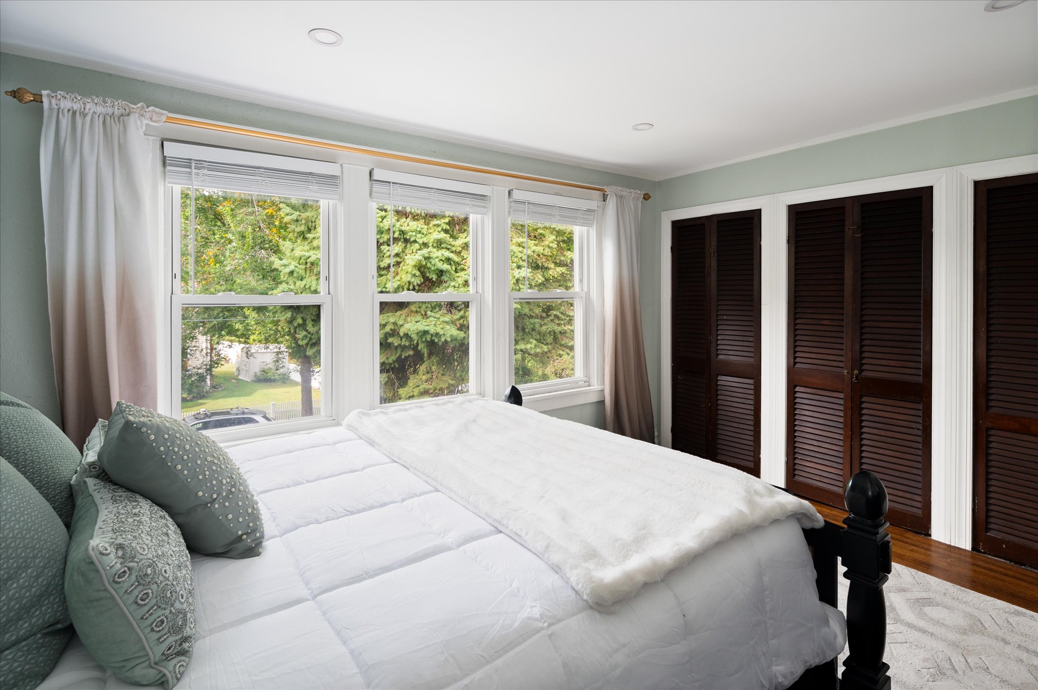  737 Bradley Street - 物件實景