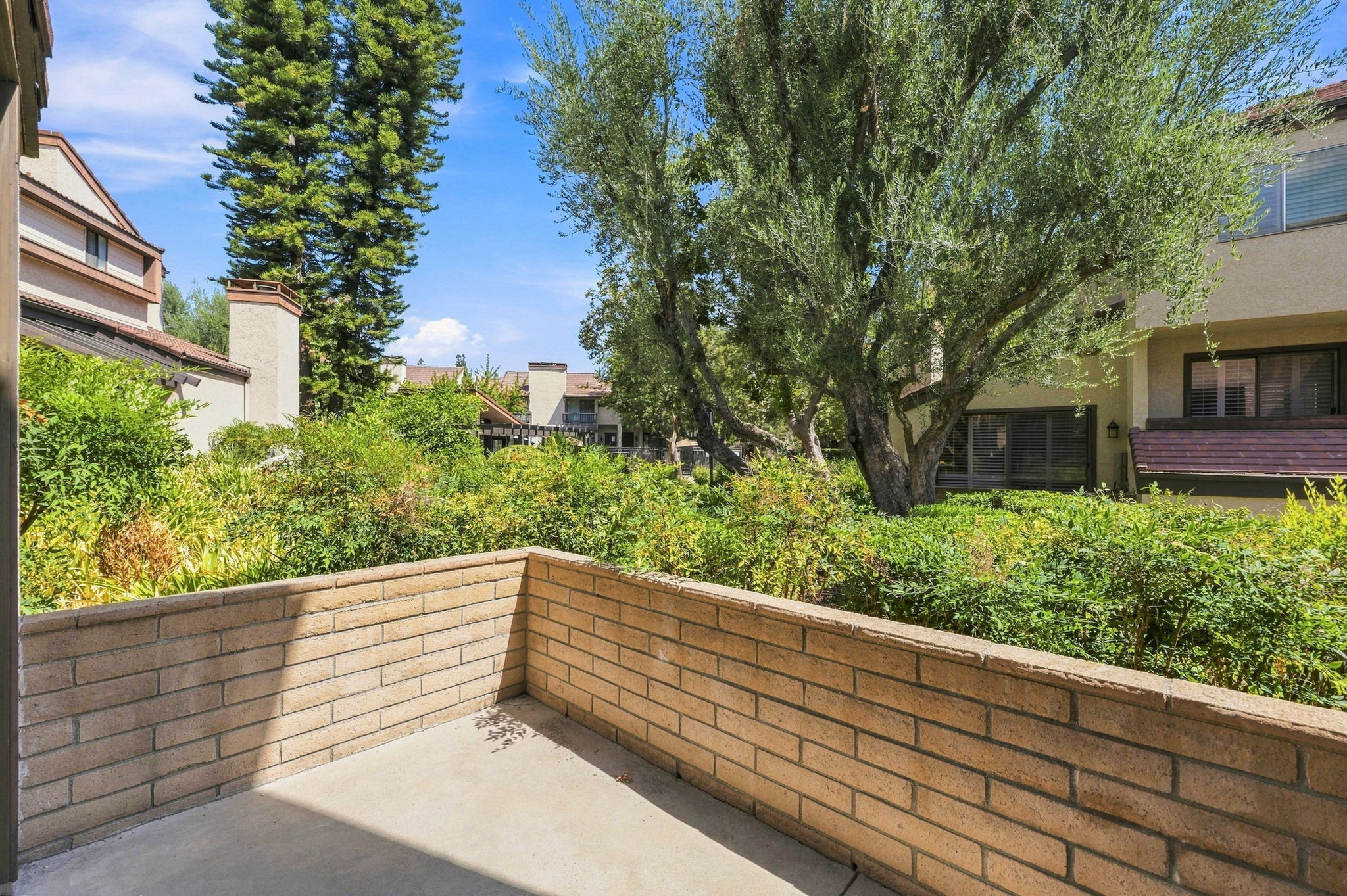  21801 Burbank Boulevard, 83 - 物件實景