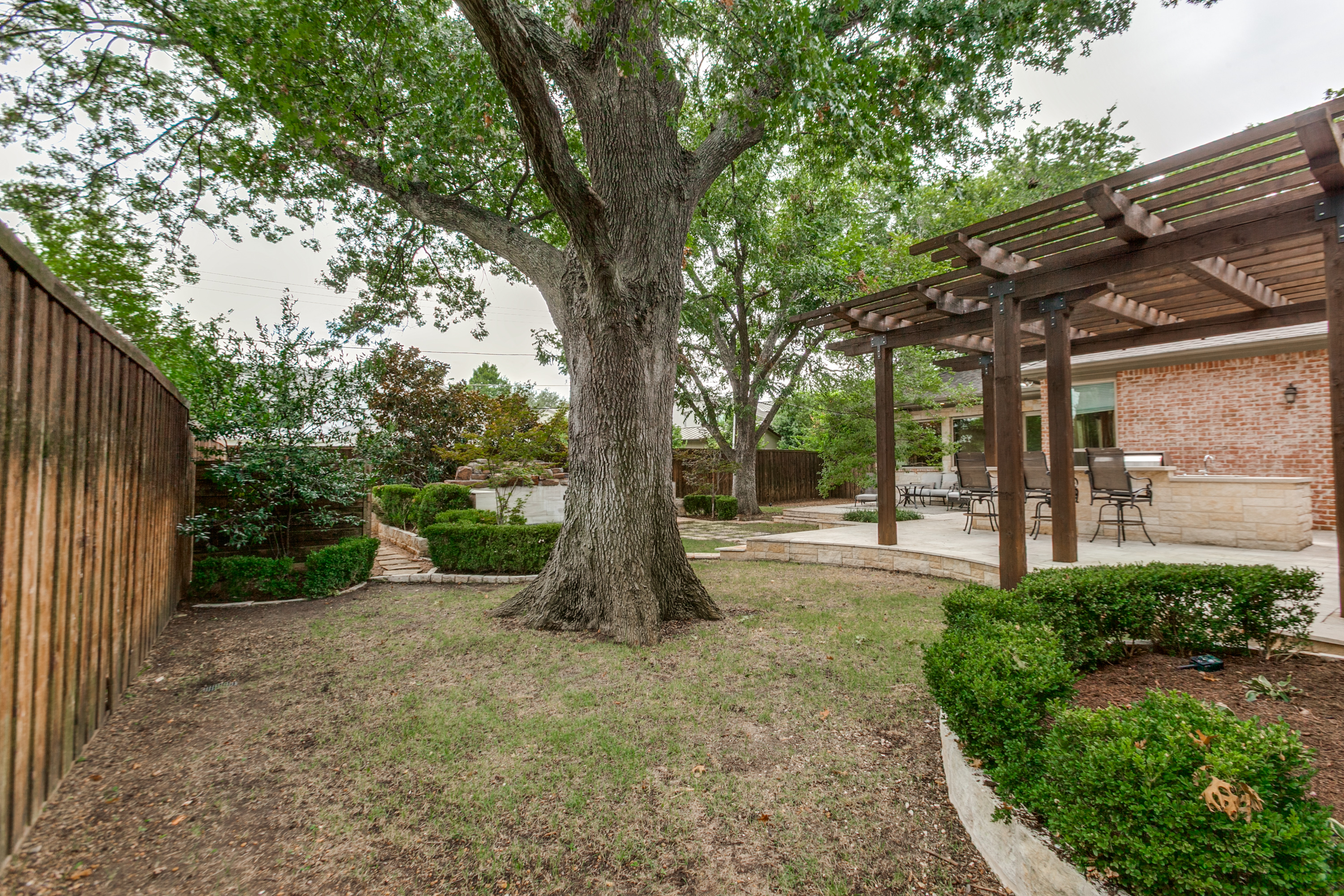 Preston Hollow 5-Bedroom Home with Pool, 2 Offices, and First-Floor Primary - 物件實景