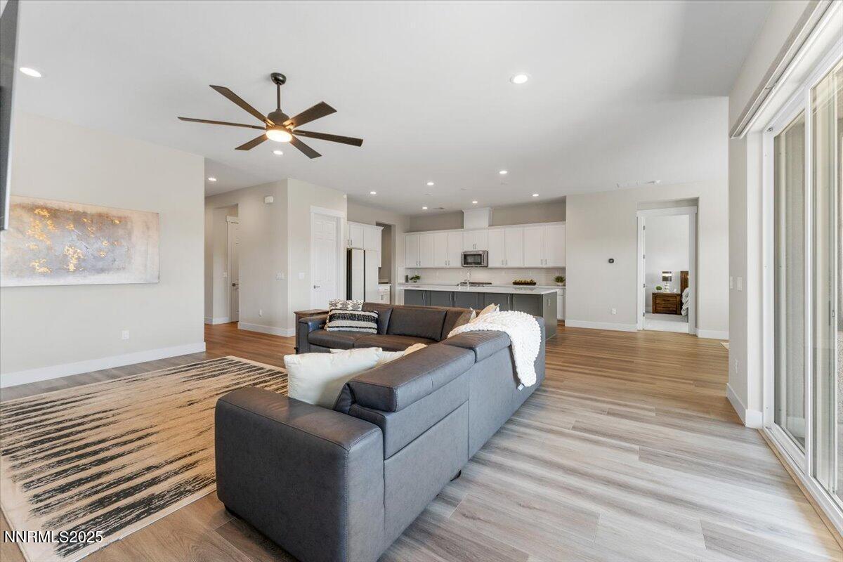 Sparks, Nevada, 89436, United States, 3 Bedrooms Bedrooms, ,3 BathroomsBathrooms,Residential,For Sale,1942238