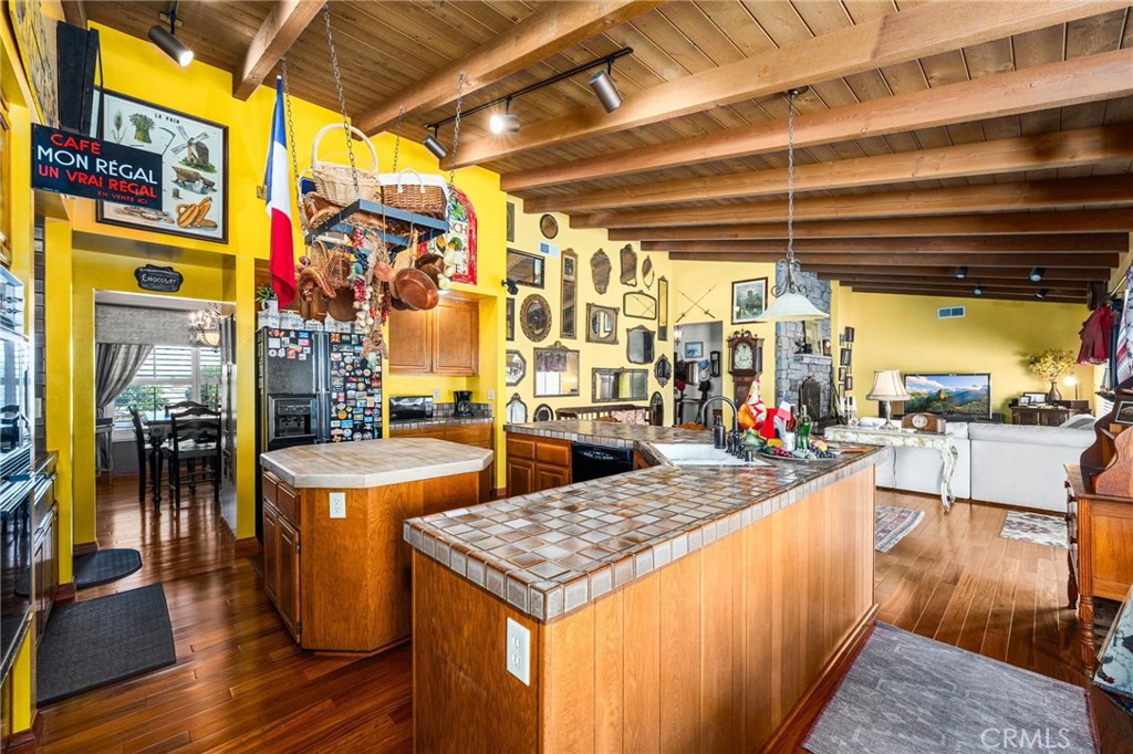 Upland, California, 91784, United States, 3 Bedrooms Bedrooms, ,2 BathroomsBathrooms,Residential,For Sale,1978037