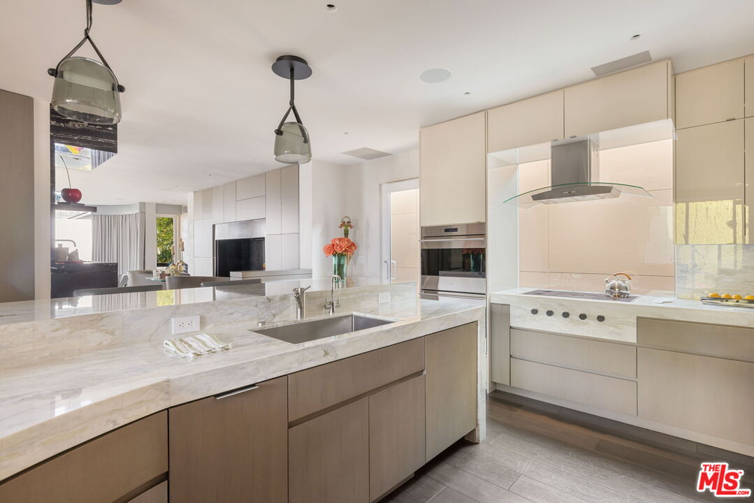 Los Angeles, California, 90046, United States, 3 Bedrooms Bedrooms, ,3 BathroomsBathrooms,Residential,For Sale,1908229