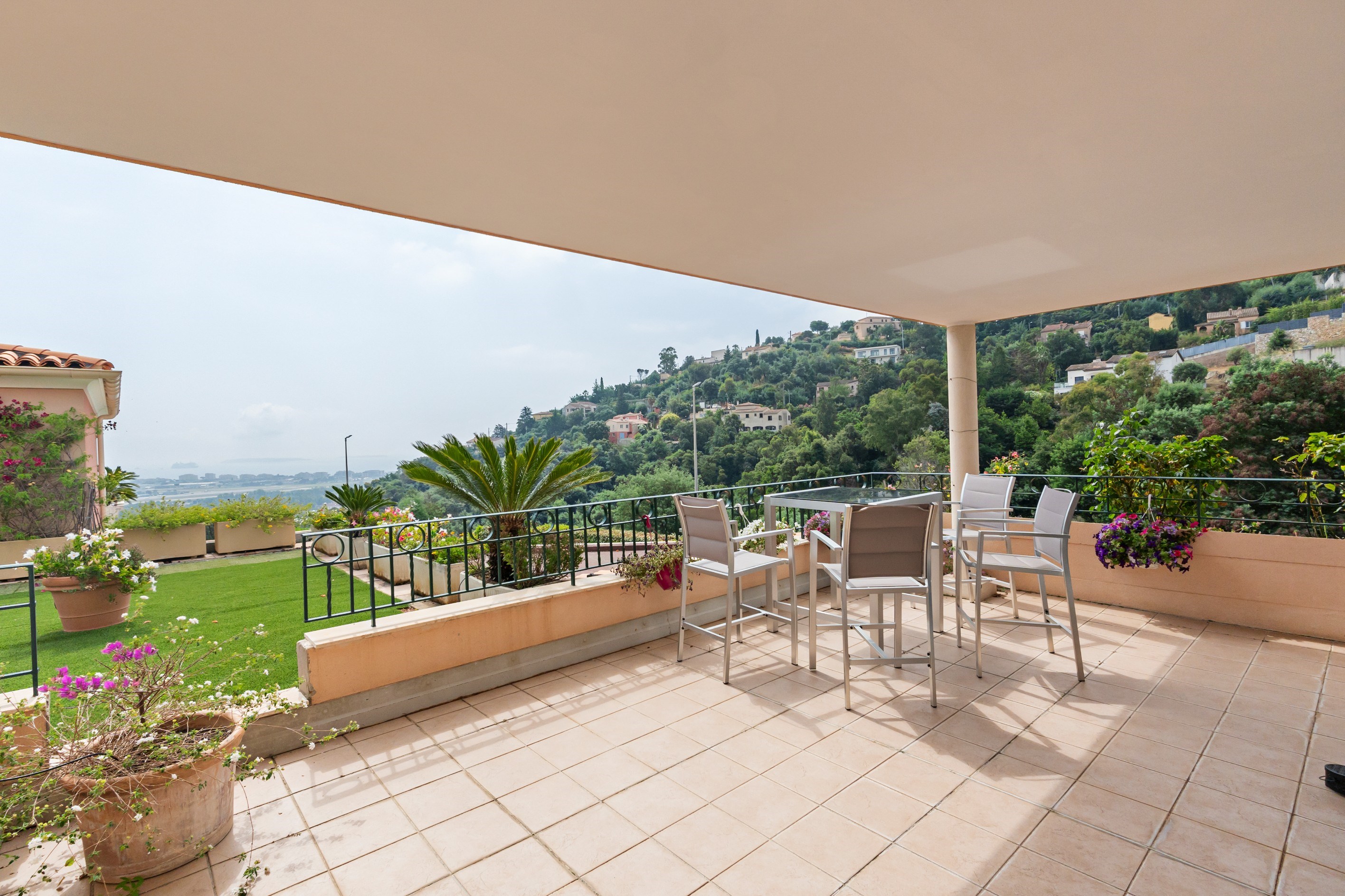  Mandelieu-la-Napoule, duplex apartment with sea view, private garden and pool - 物件實景