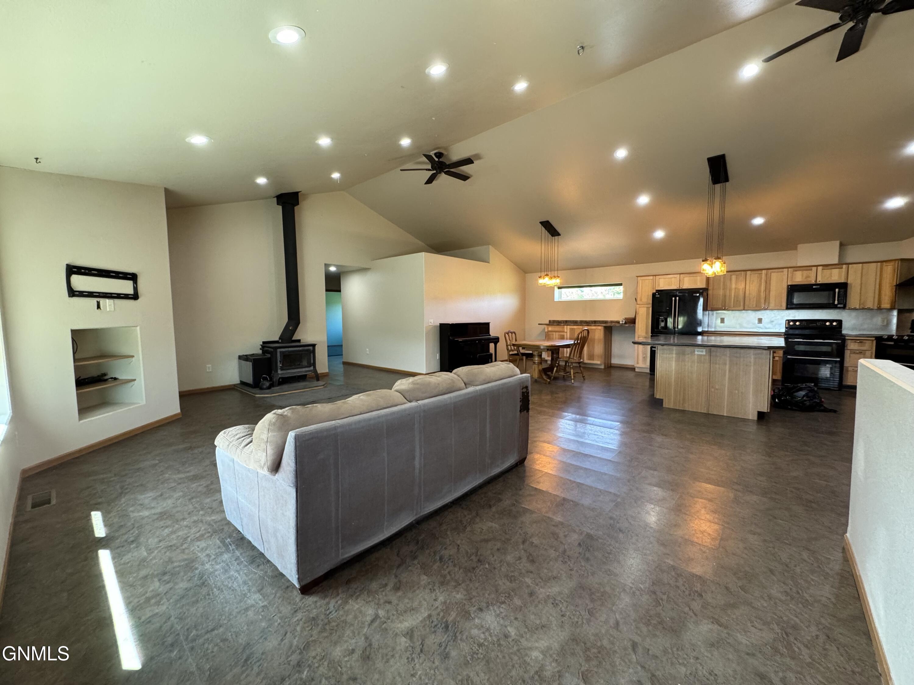 New Salem, North Dakota, 58563, United States, 7 Bedrooms Bedrooms, ,1 BathroomBathrooms,Residential,For Sale,1904775