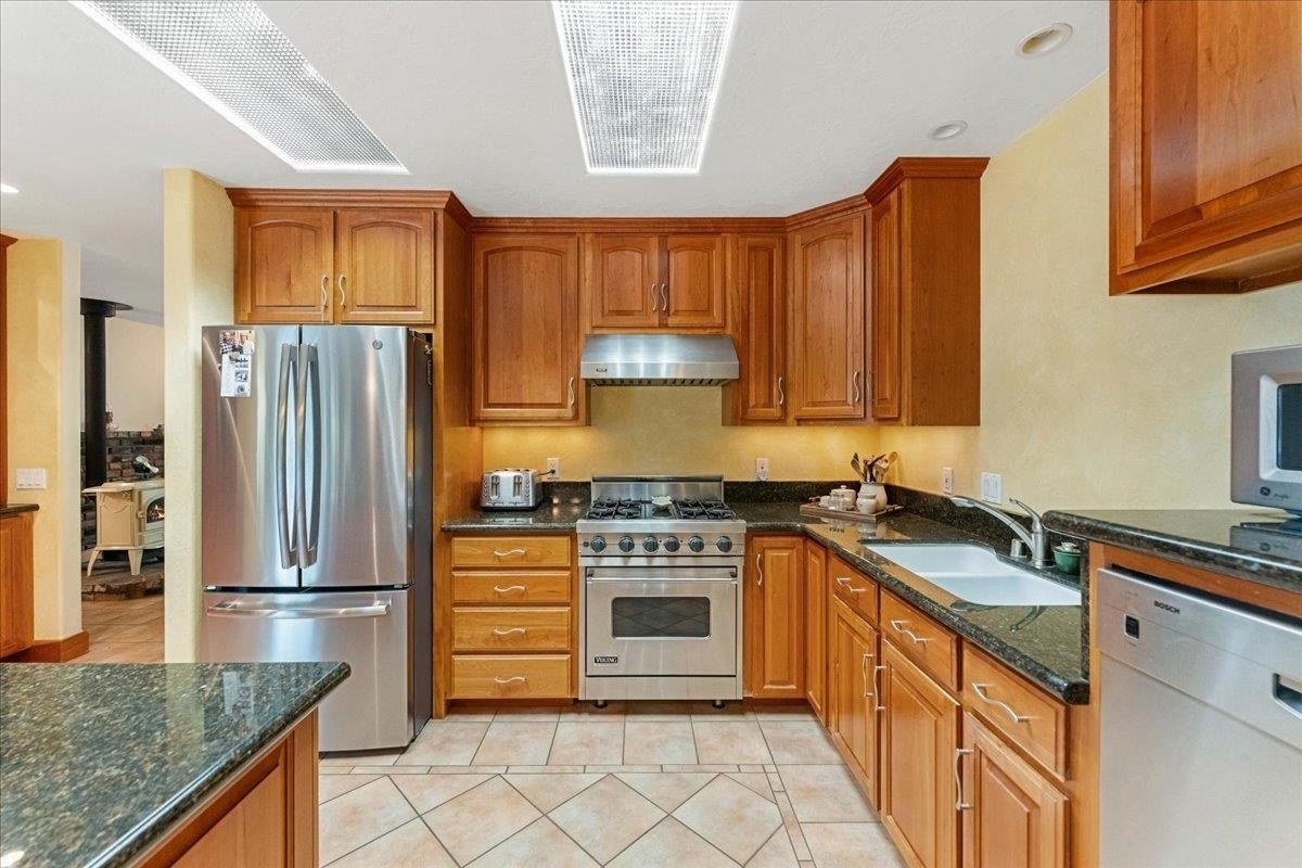 Mt Shasta, California, 96067, United States, 3 Bedrooms Bedrooms, ,2 BathroomsBathrooms,Residential,For Sale,1929082
