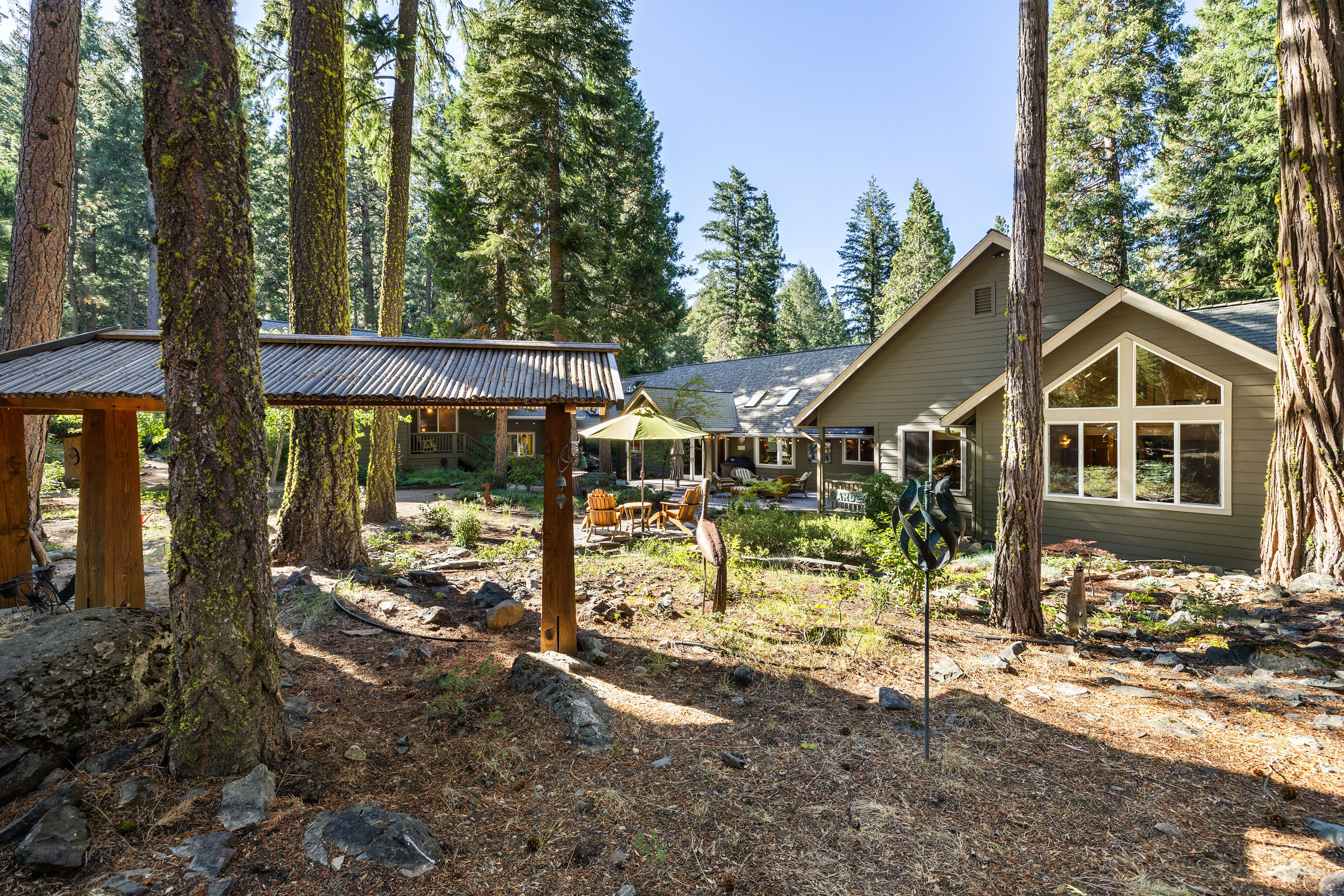  Luxury Mountain Retreat with Guest House on 1 Acre in the Heart of Graeagle - 物件實景