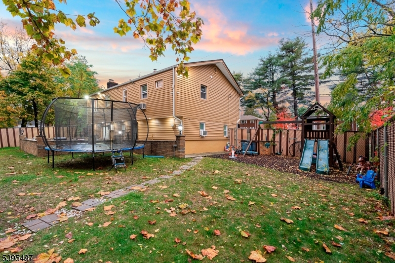 Wayne Twp., New Jersey, 07470, United States, 5 Bedrooms Bedrooms, ,2 BathroomsBathrooms,Residential,For Sale,1988198