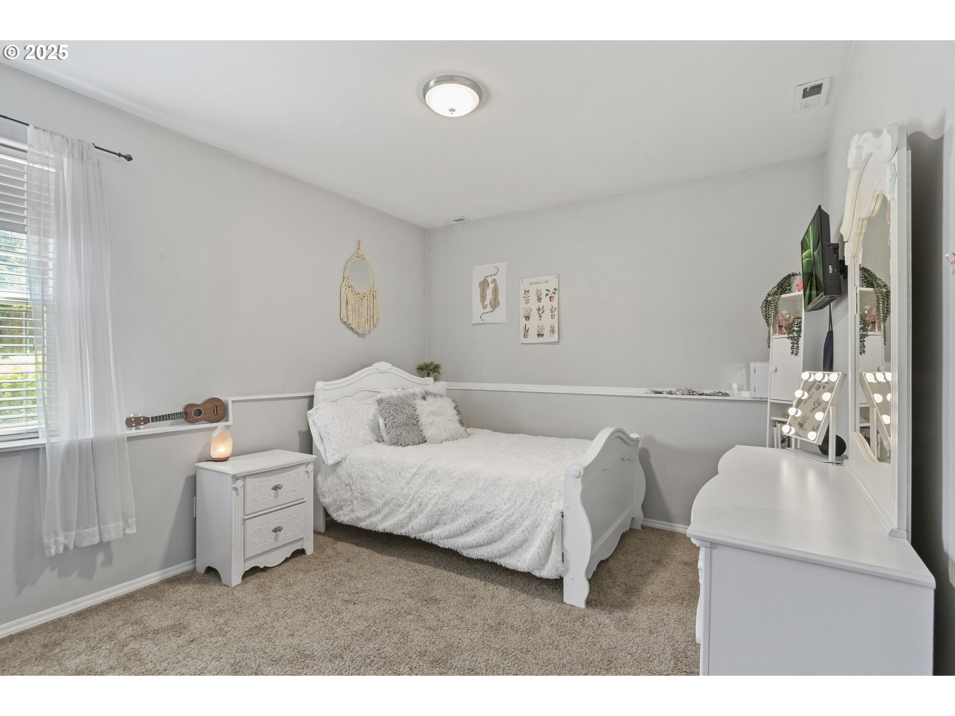 Vancouver, Washington, 98686, United States, 6 Bedrooms Bedrooms, ,3 BathroomsBathrooms,Residential,For Sale,1989368