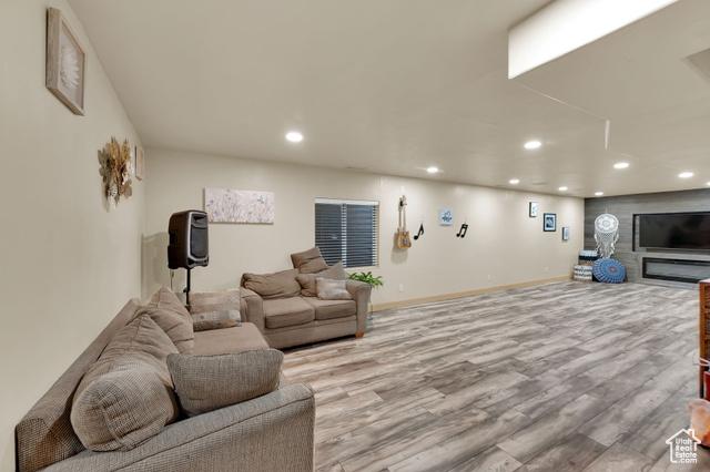 Eagle Mountain, Utah, 84005, United States, 7 Bedrooms Bedrooms, ,4 BathroomsBathrooms,Residential,For Sale,1903027